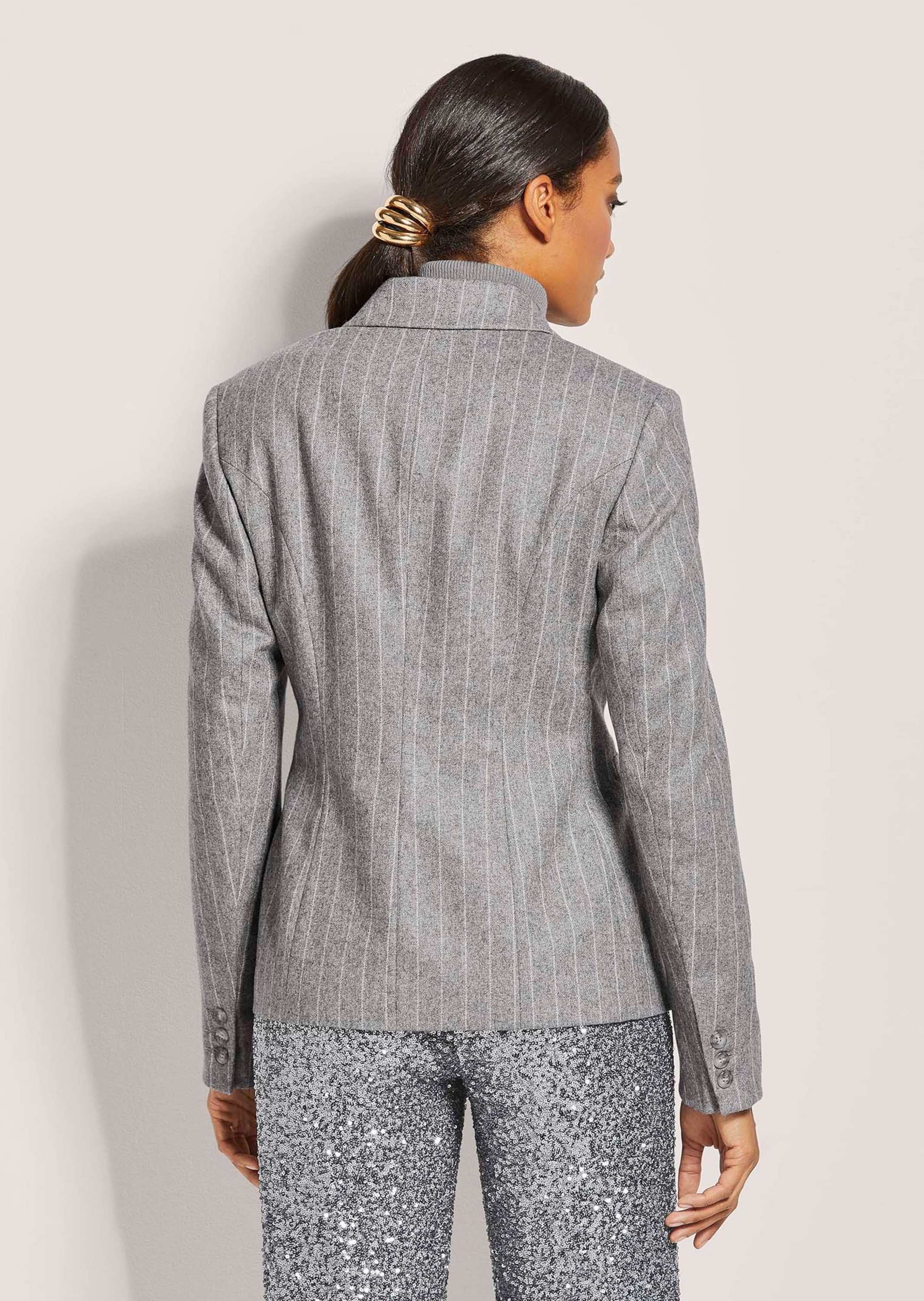 MADELEINE Kurzblazer Trendstarker Nadelstreifen-Blazer