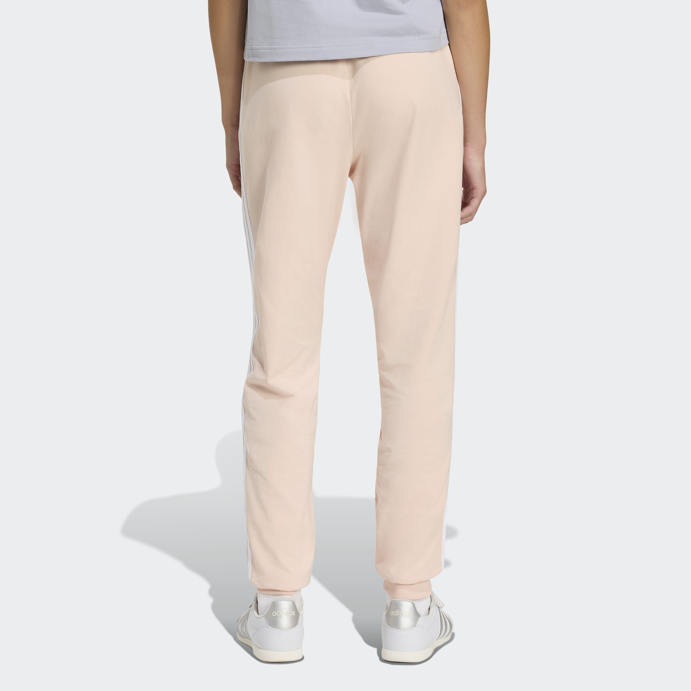 adidas Sportswear Sporthose W 3S SJ JOGGER Lässig geschnitten, hoher Bund, schmal zulaufende Beinform