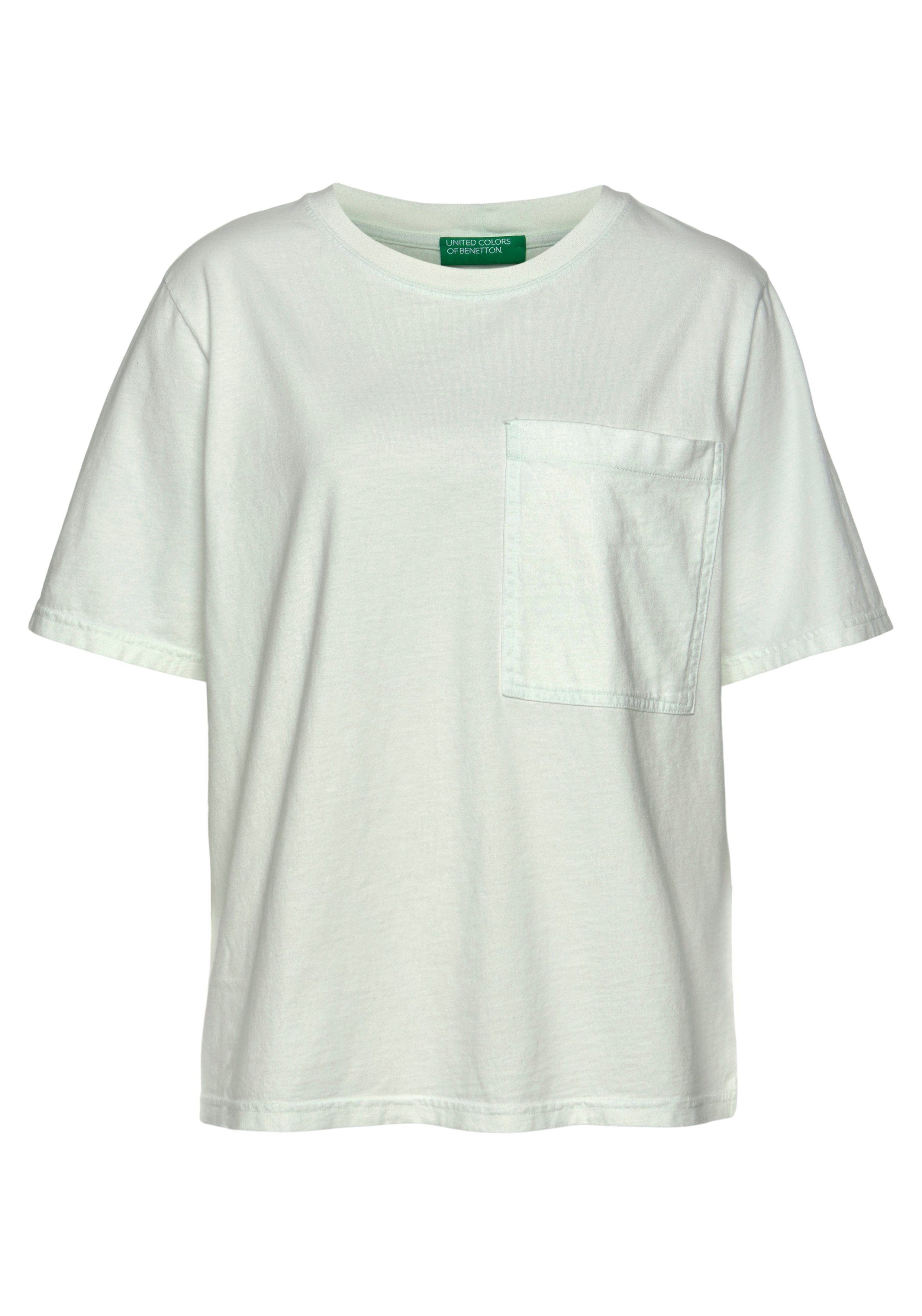einer T-Shirt großen, Benetton of aufgesetzten Colors mit United Brusttasche