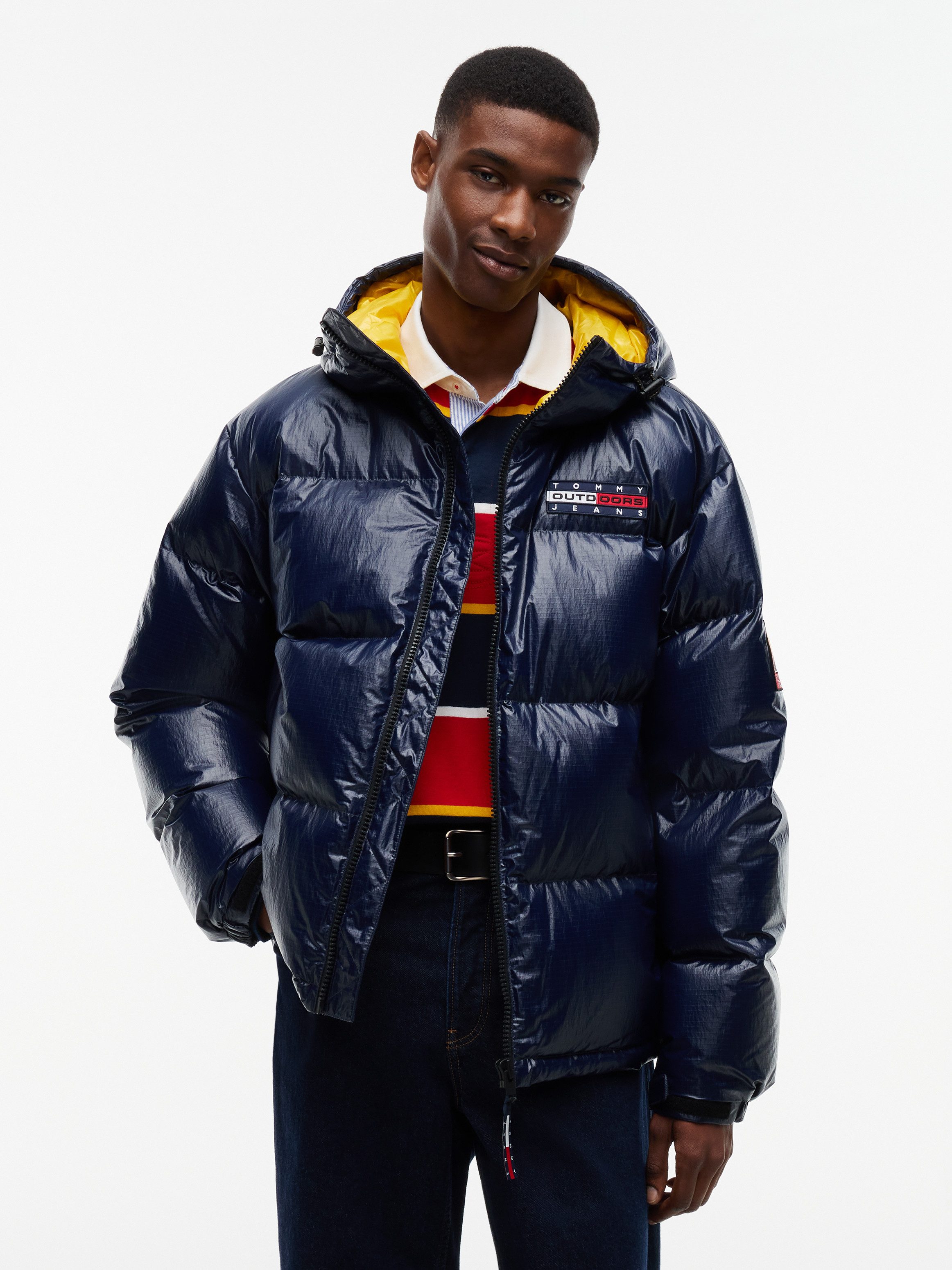 Tommy Jeans Daunenjacke TJM ALASKA OUTDOORS DOWN mit Daunenfüllung, leicht glänzende Oberfläche