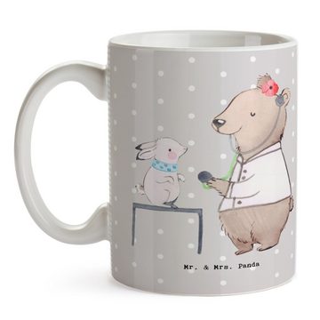 Mr. & Mrs. Panda Tasse Tierheilpraktikerin Herz - Grau Pastell - Geschenk, Geschenk Tasse, T, Keramik, Brillante Bedruckung