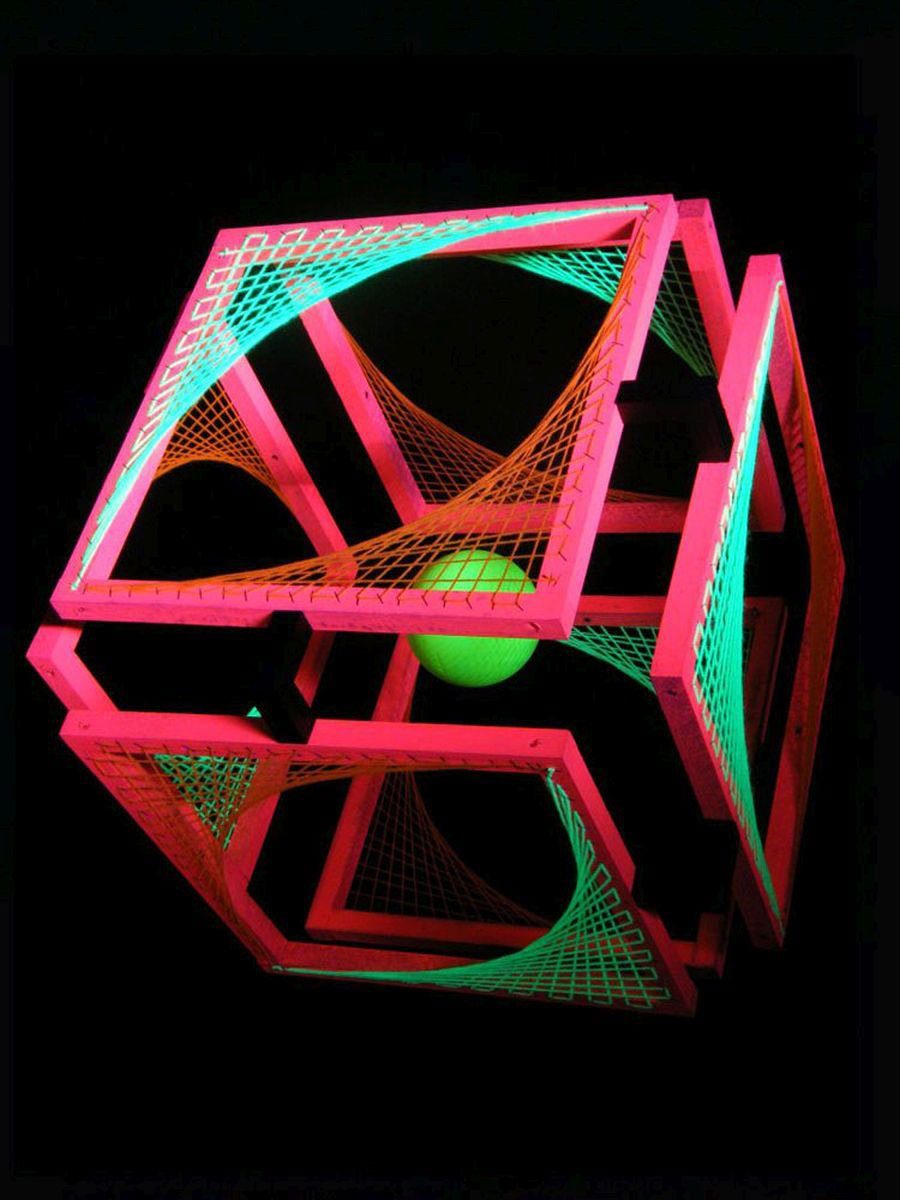PSYWORK Dekoobjekt Schwarzlicht 3D UV-aktiv, Schwarzlicht StringArt "Blooming Fadendeko leuchtet Rose", 55cm, Würfel unter