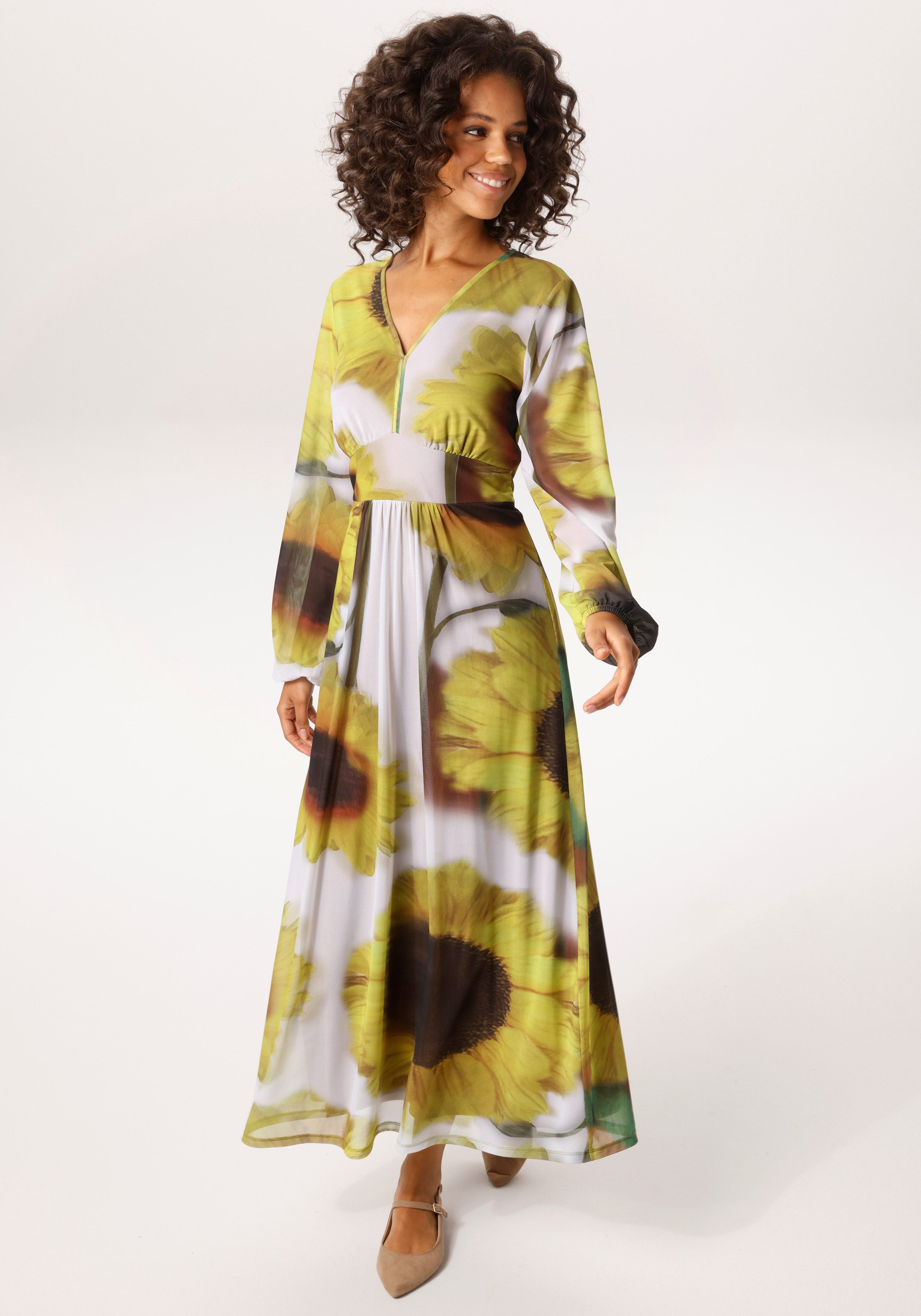 Aniston CASUAL Maxikleid mit großflächigen Sonnenblumen bedruckt - NEUE KOLLEKTION. € 49,99, (€ 49,99 pro 1 Stk).