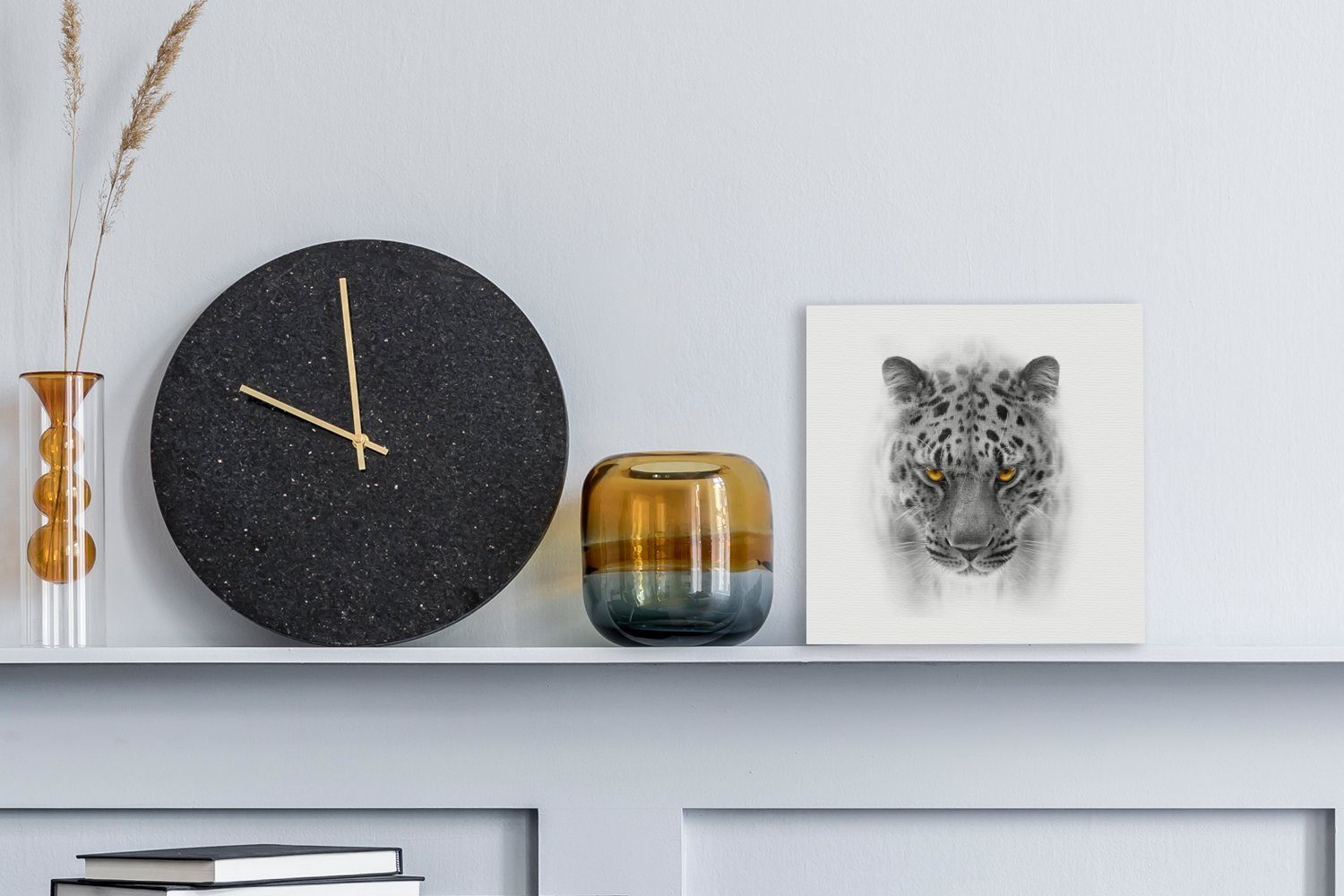 OneMillionCanvasses® Leinwandbild Leopard Wohnzimmer Bilder Weiß für Leinwand St), - - - Schwarz Schlafzimmer Tiere, (1
