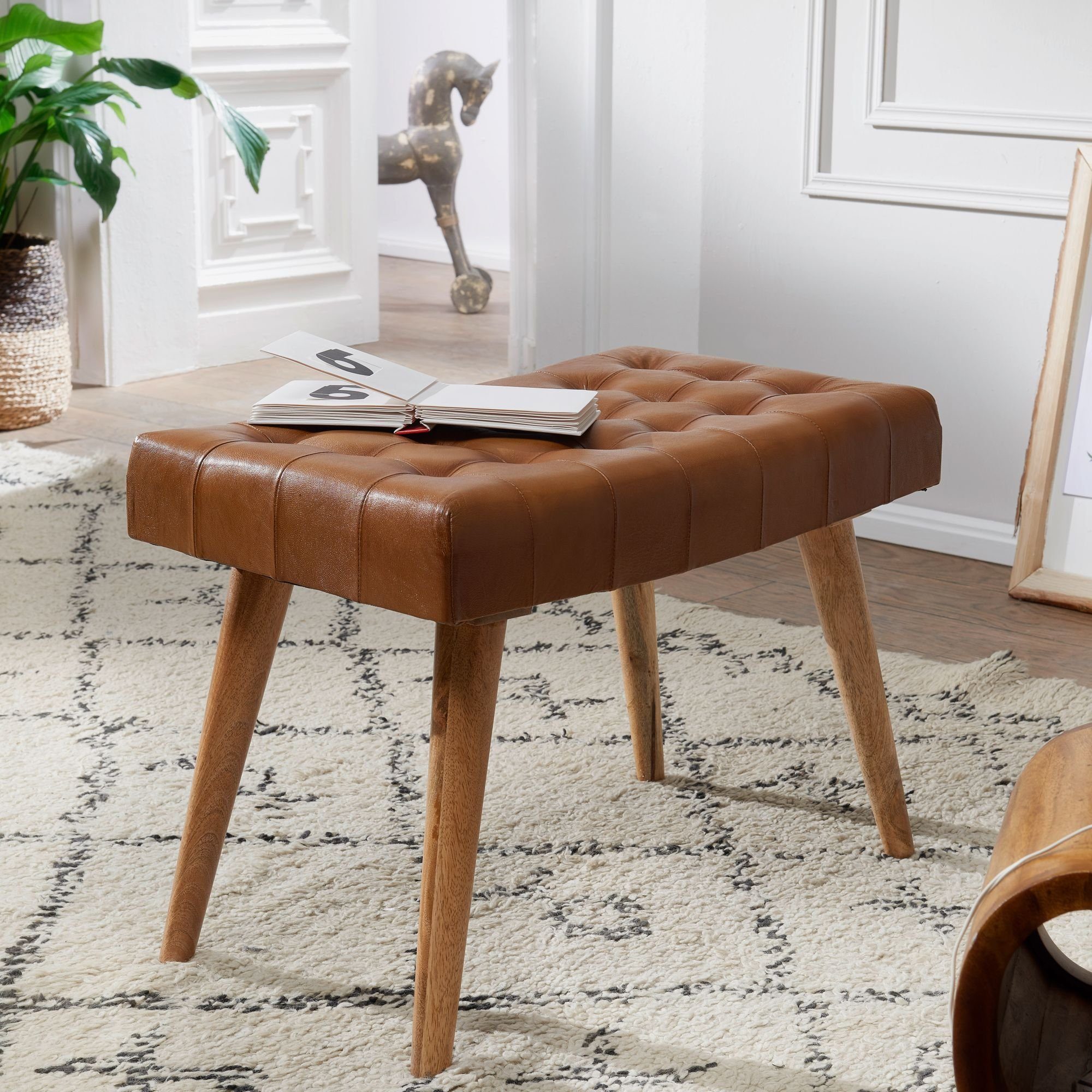 KADIMA DESIGN Sitzhocker Stilvoller Chesterfield-Lederhocker, Holzbeine günstig online kaufen