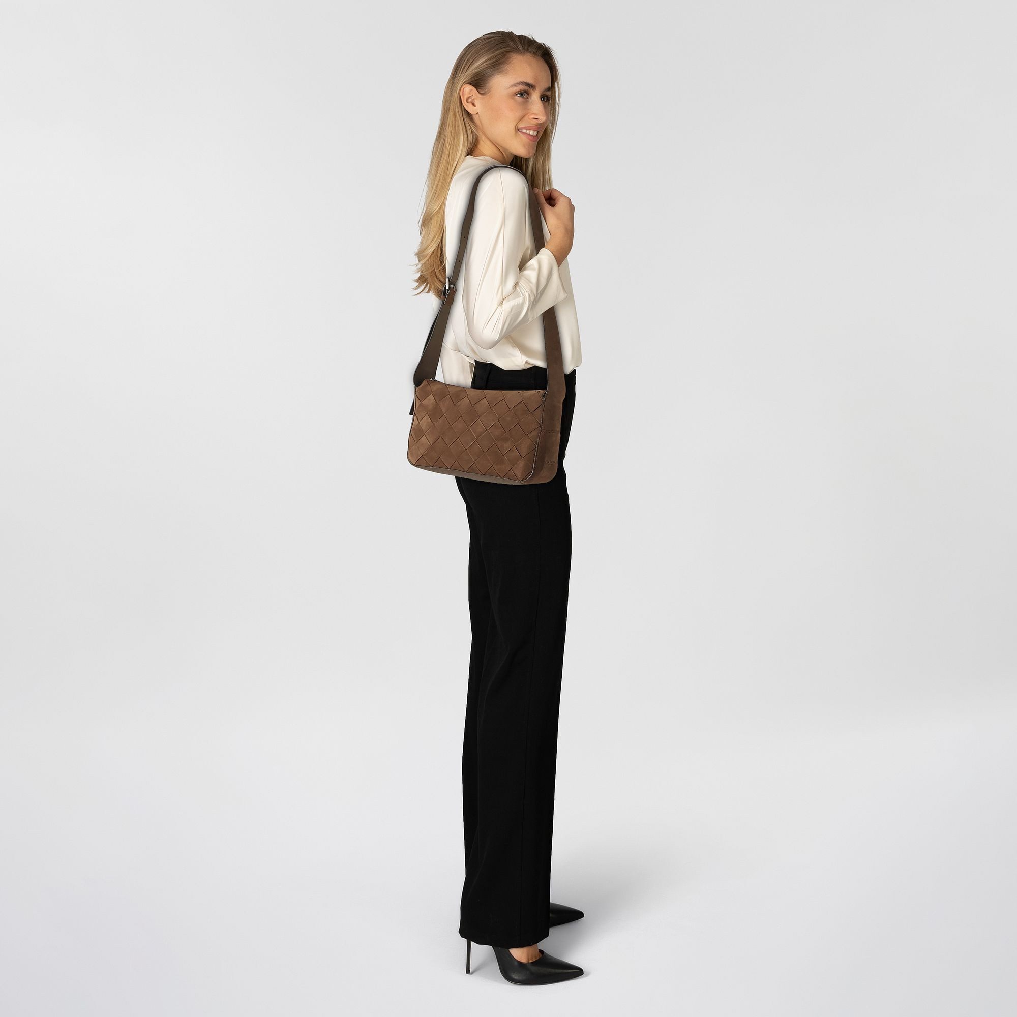 Liebeskind Berlin Umhängetasche Sky II, Leder günstig online kaufen