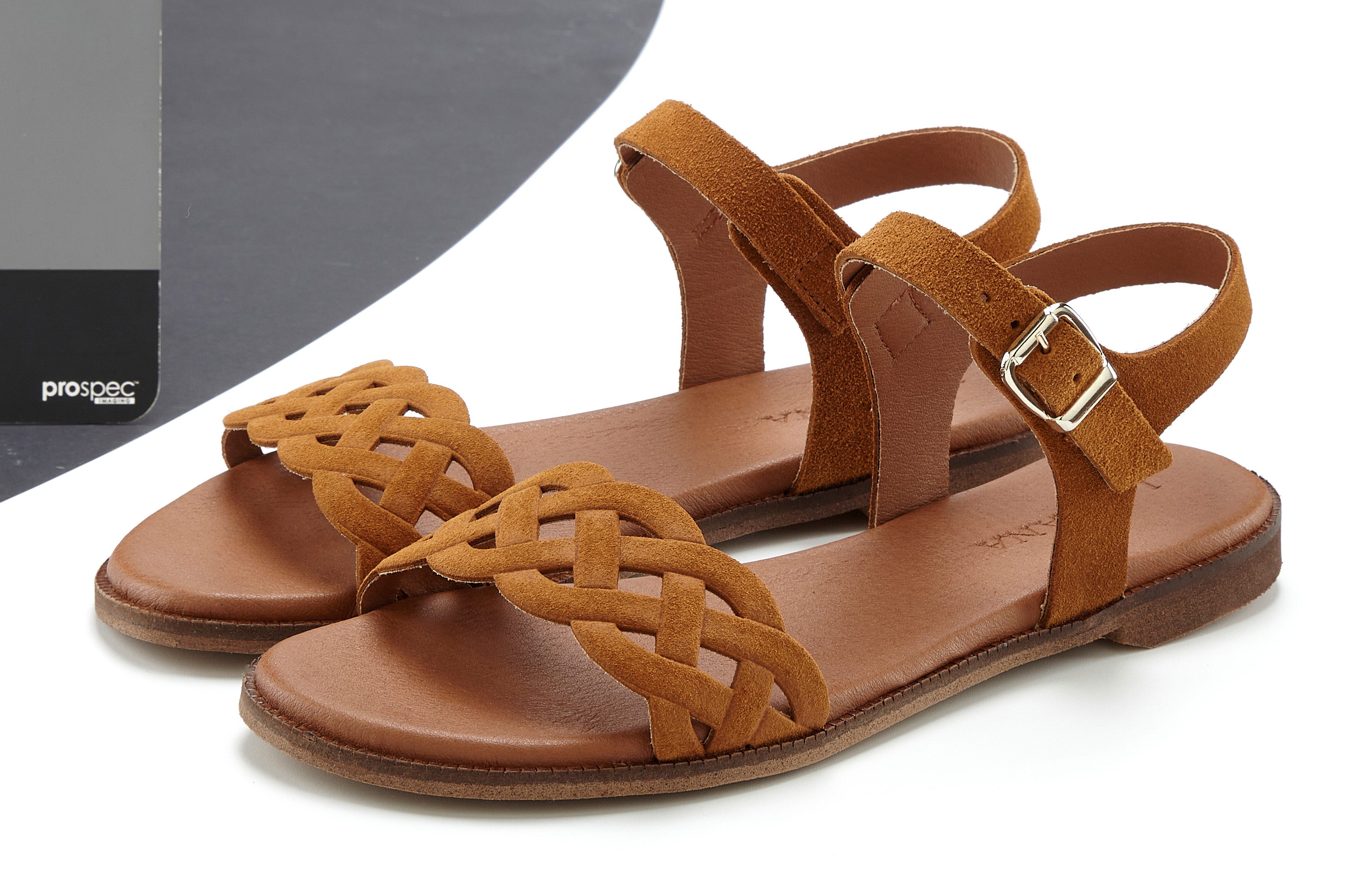 LASCANA Sommerschuh Sandale Sandalette, Sommerschuh aus Leder mit Cut-Outs und weicher Innensohle