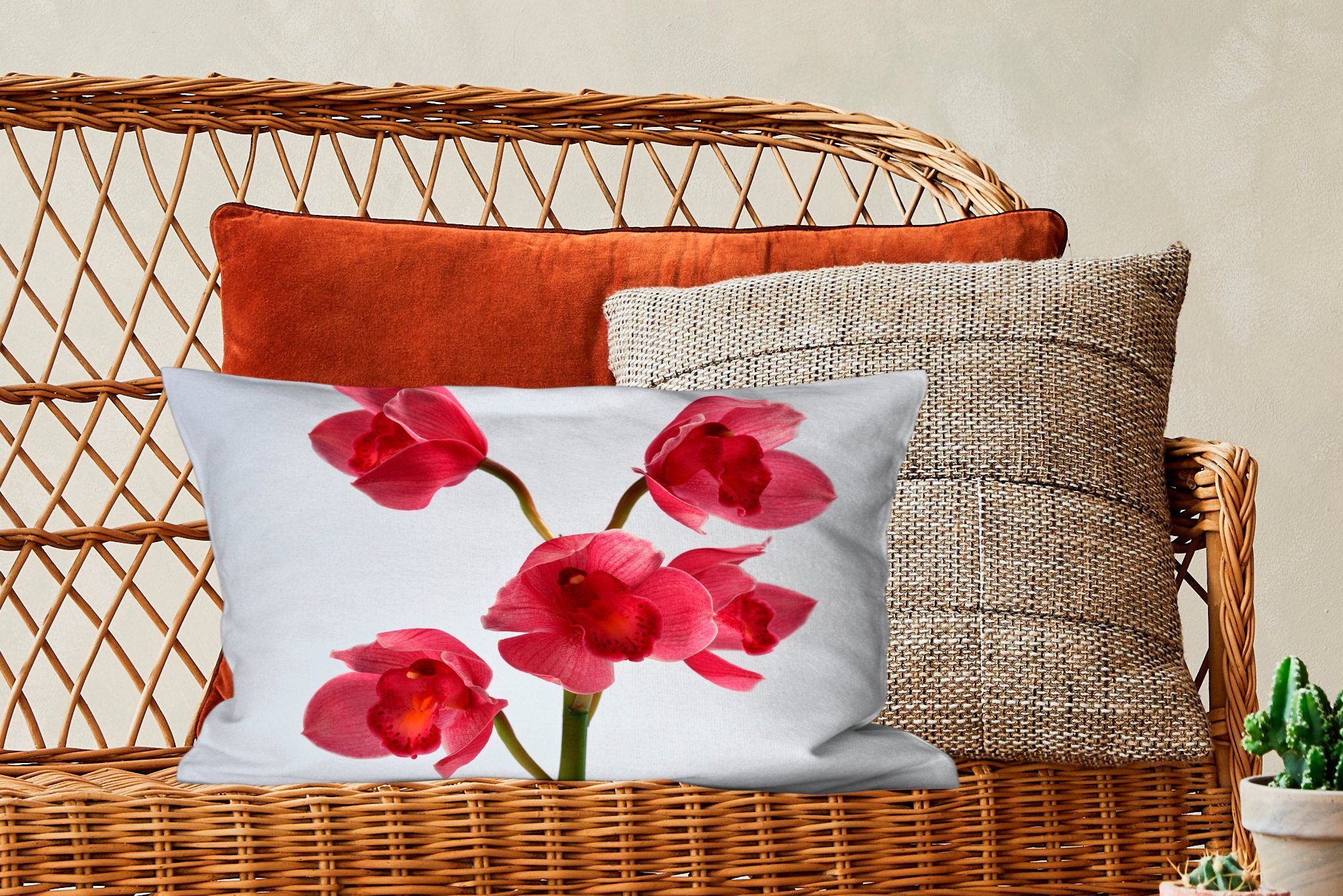 Füllung, einen Zierkissen, Dekokissen Schlafzimmer mit für Hintergrund, MuchoWow Dekokissen Wohzimmer Dekoration, Orchideen hellen Rote