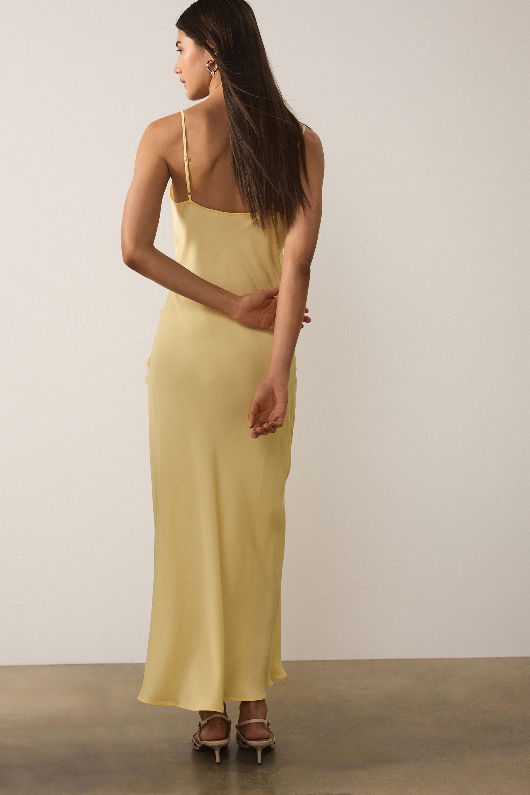 Next Midikleid Satin-Midikleid mit schmalen Trägern und Spitze (1-tlg) günstig online kaufen