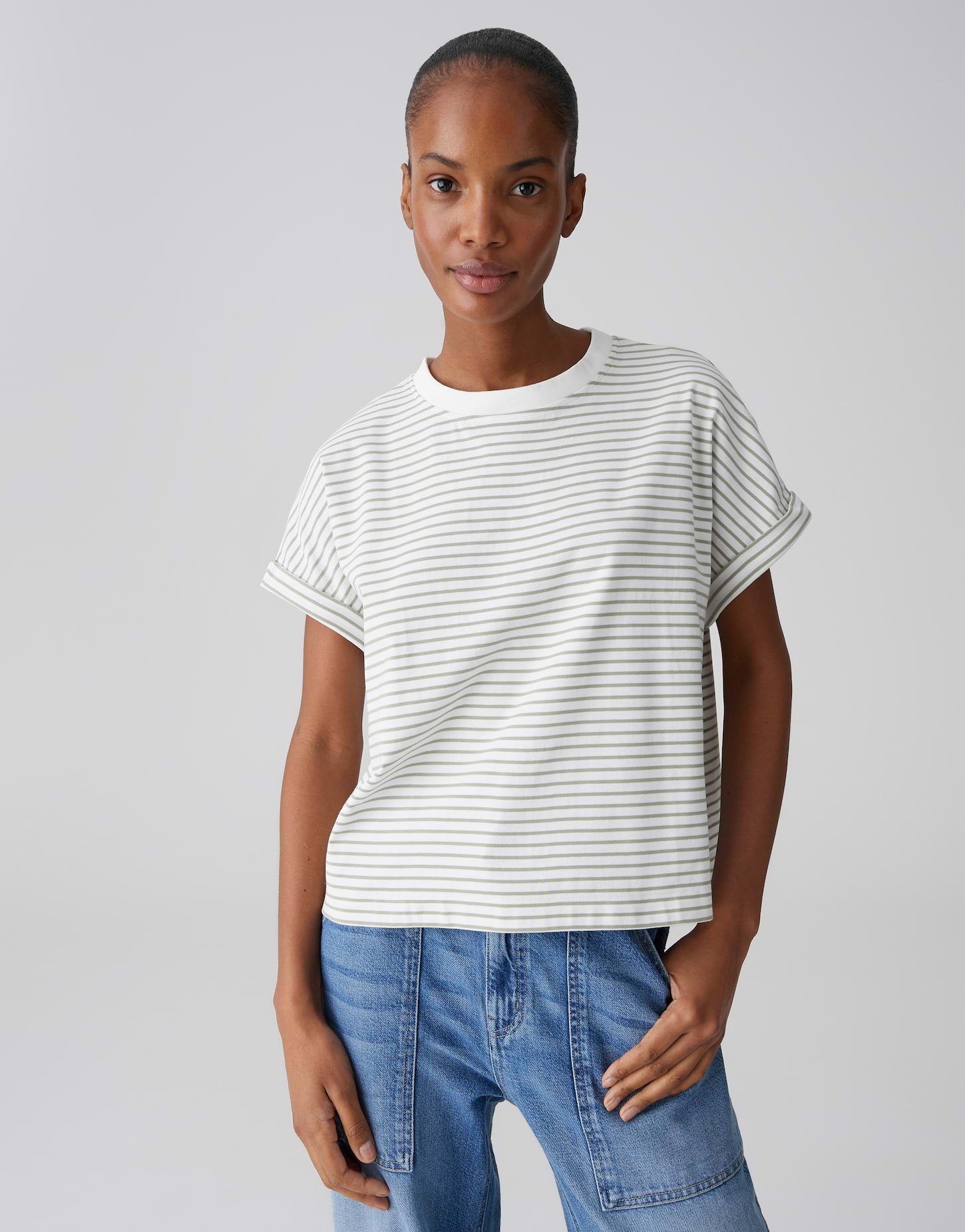 OPUS Kurzarmshirt Gestreiftes T-Shirt aus BCI Cotton Mix Slim Fit Figurbetonter Schnitt, kontrastfarbene Rippbündchen