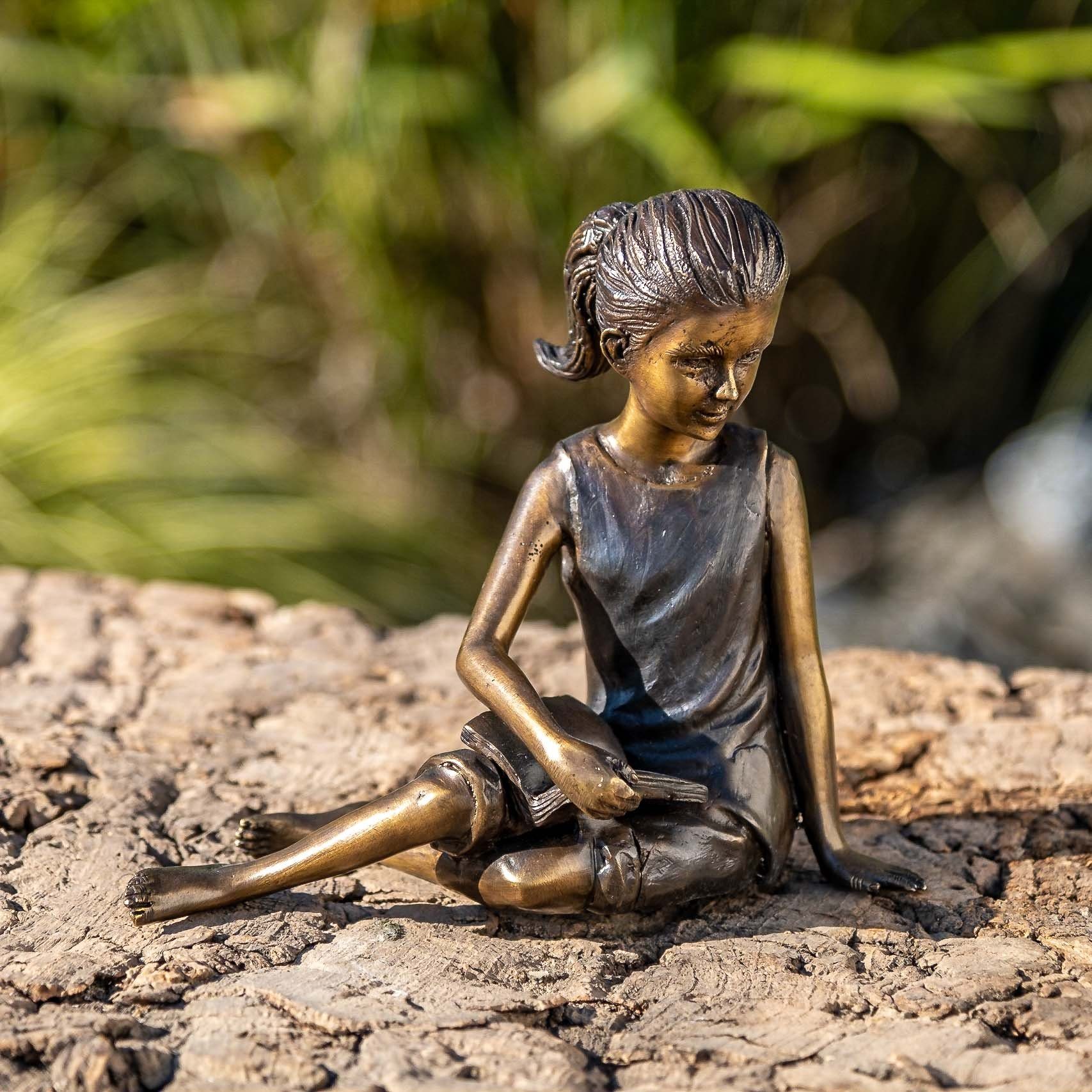 Dekofigur IDYL Bronze-Skulptur Lesendes Mädchen