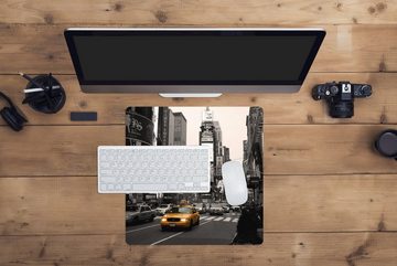 MuchoWow Gaming Mauspad Times Square - Taxi - Gelb (1-St), Mousepad mit Rutschfester Unterseite, Gaming, 40x40 cm, XXL, Großes