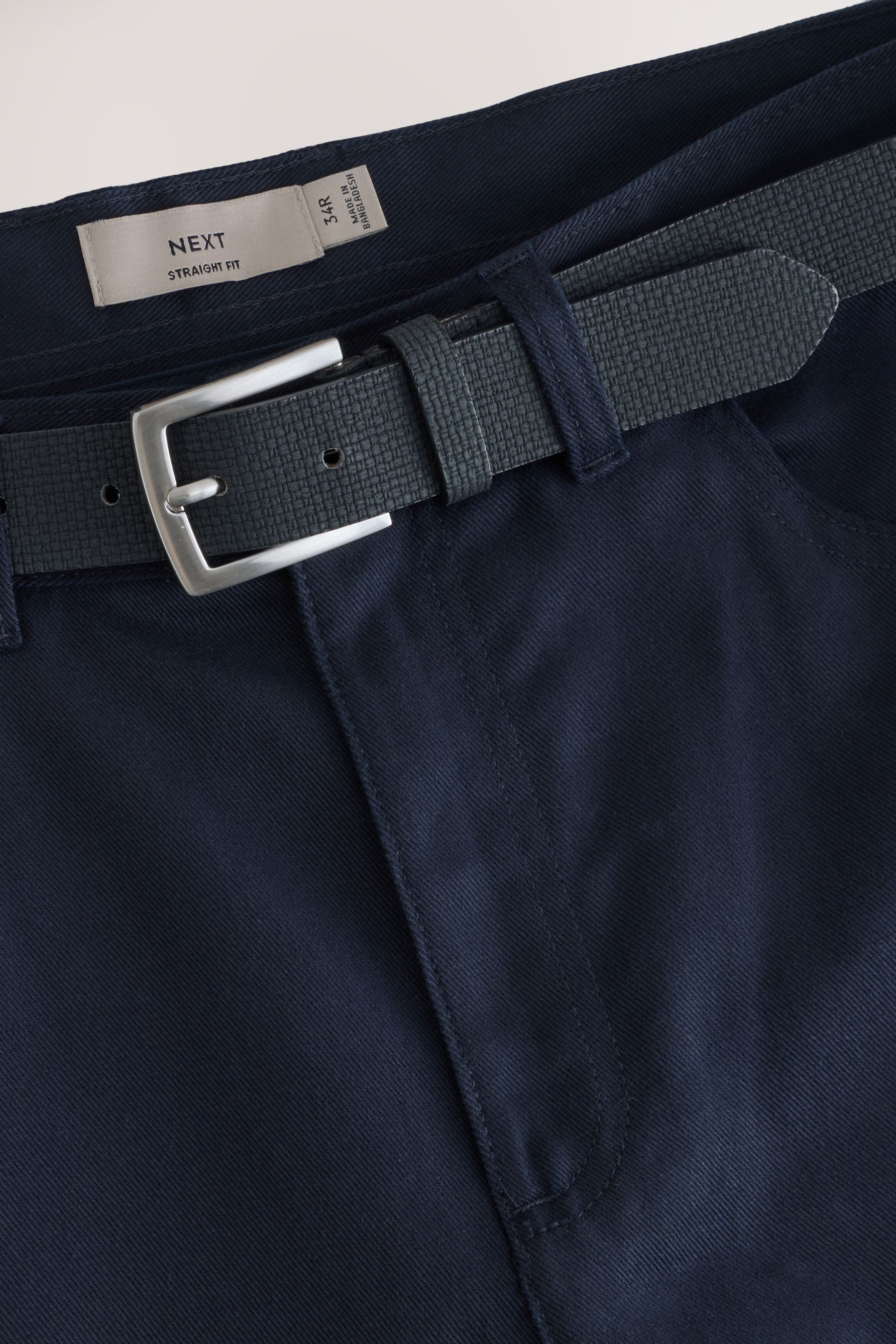 Next Chinohose Edle angeraute Straight Fit Chinohose mit Gürtel (1-tlg)