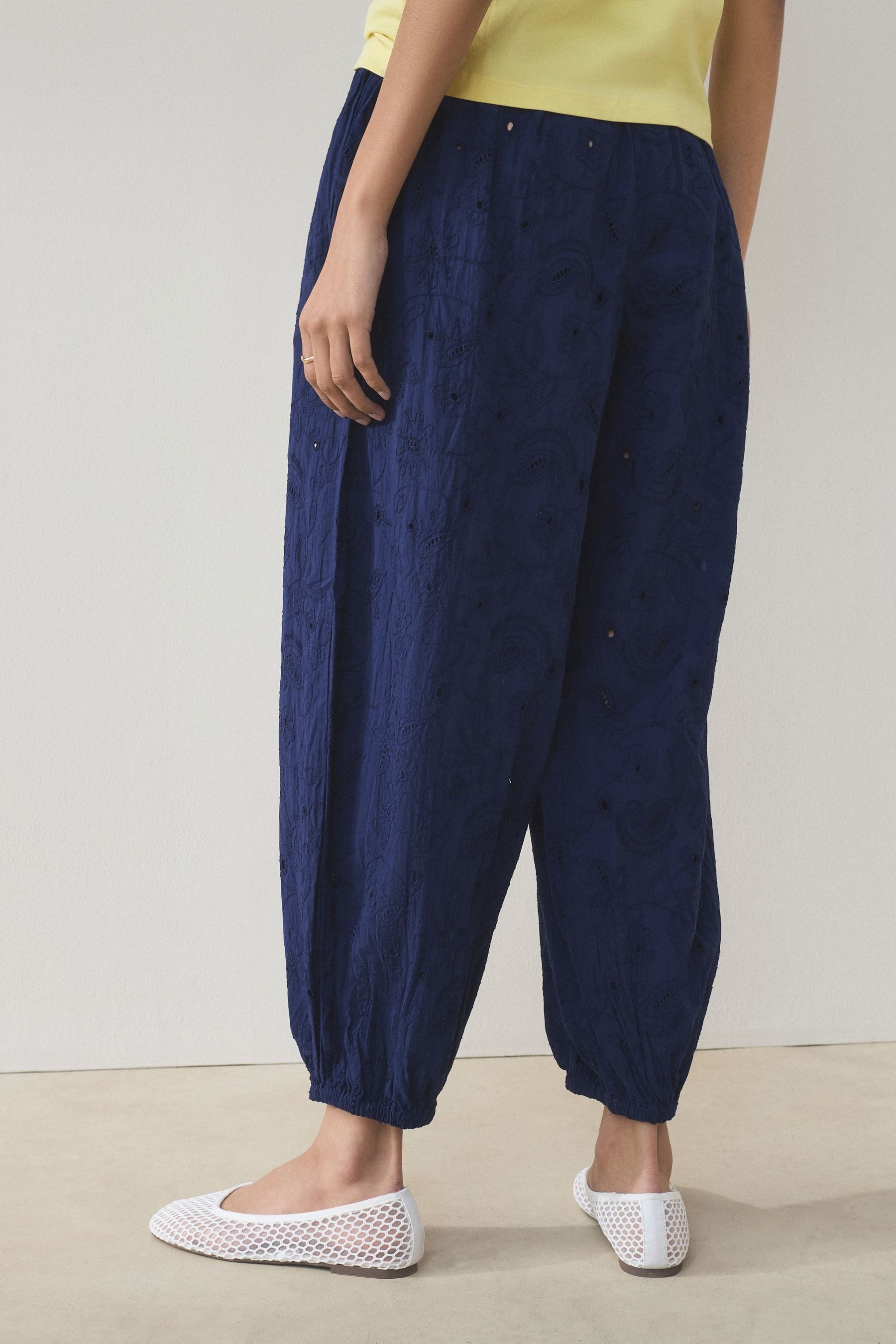 Next Stoffhose Hose im Ballonschnitt mit Lochstickerei (1-tlg)