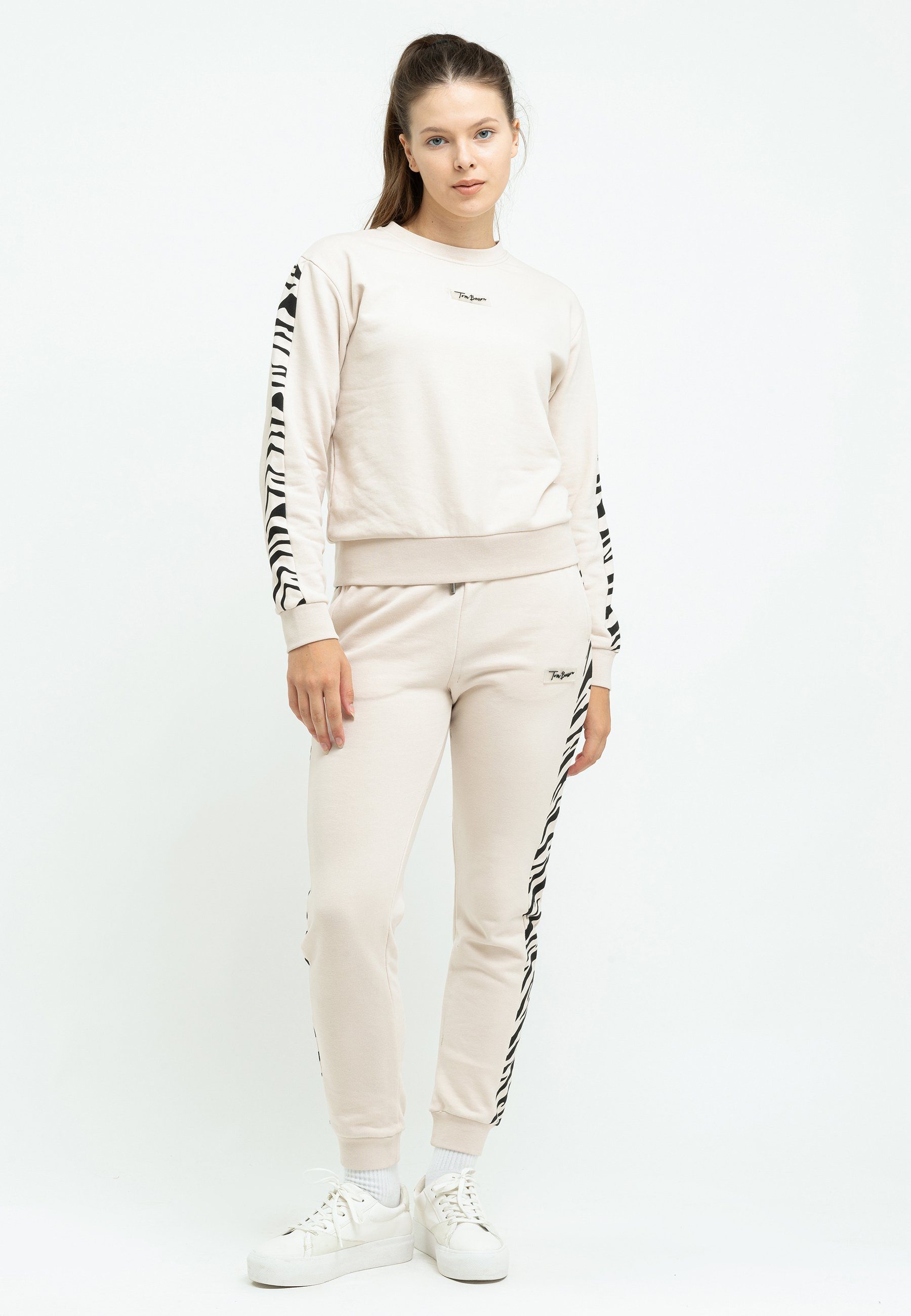 Tom Barron Freizeitanzug Tom Barron Zebra Pattern Sweatshirt And Pant Set, mit modernem Design