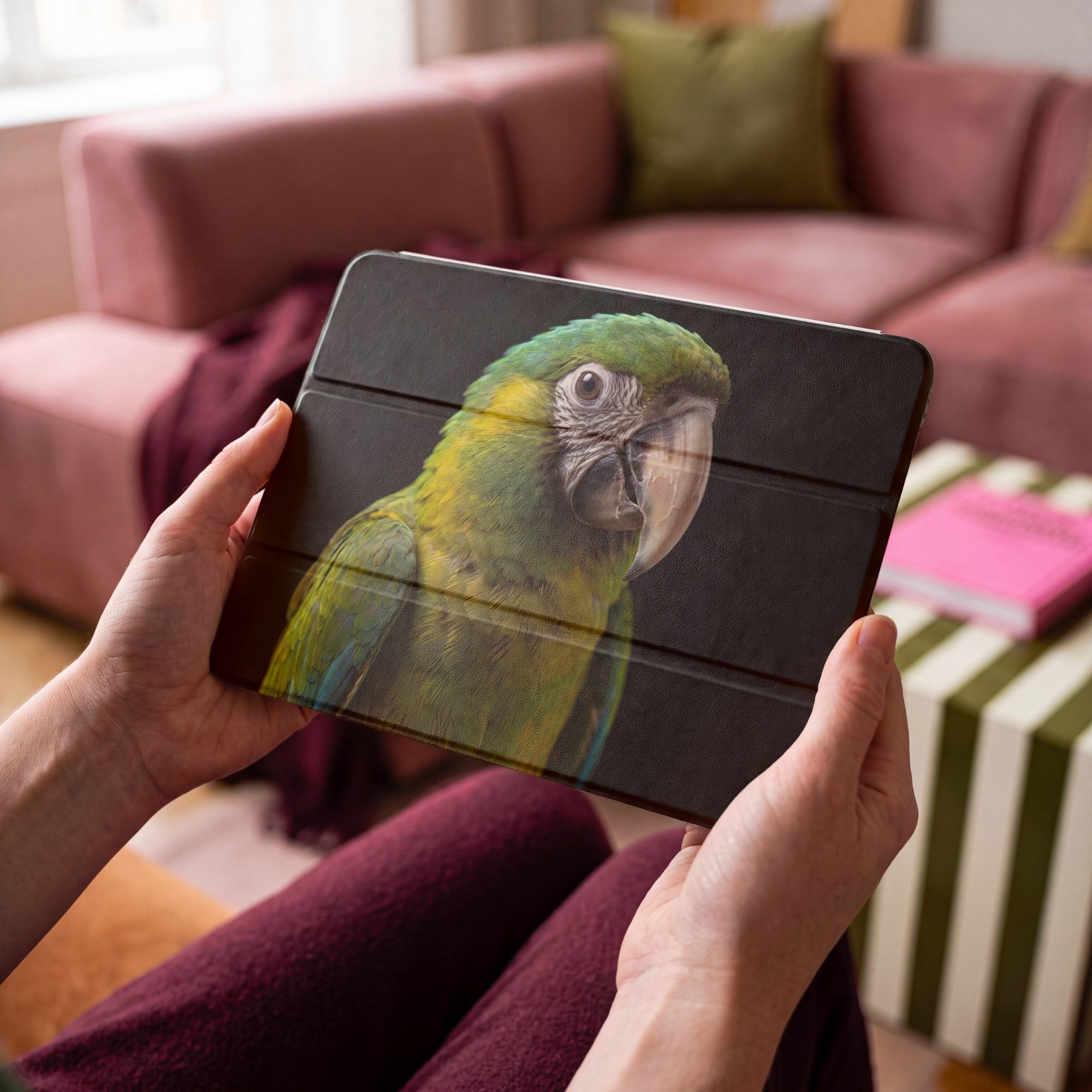 OnlyWow Tablet-Hülle Apple iPad Air 2025 13 inch Ara - Porträt - Grün, Smart Cover, Klapphülle, Stoßfest, Bunt