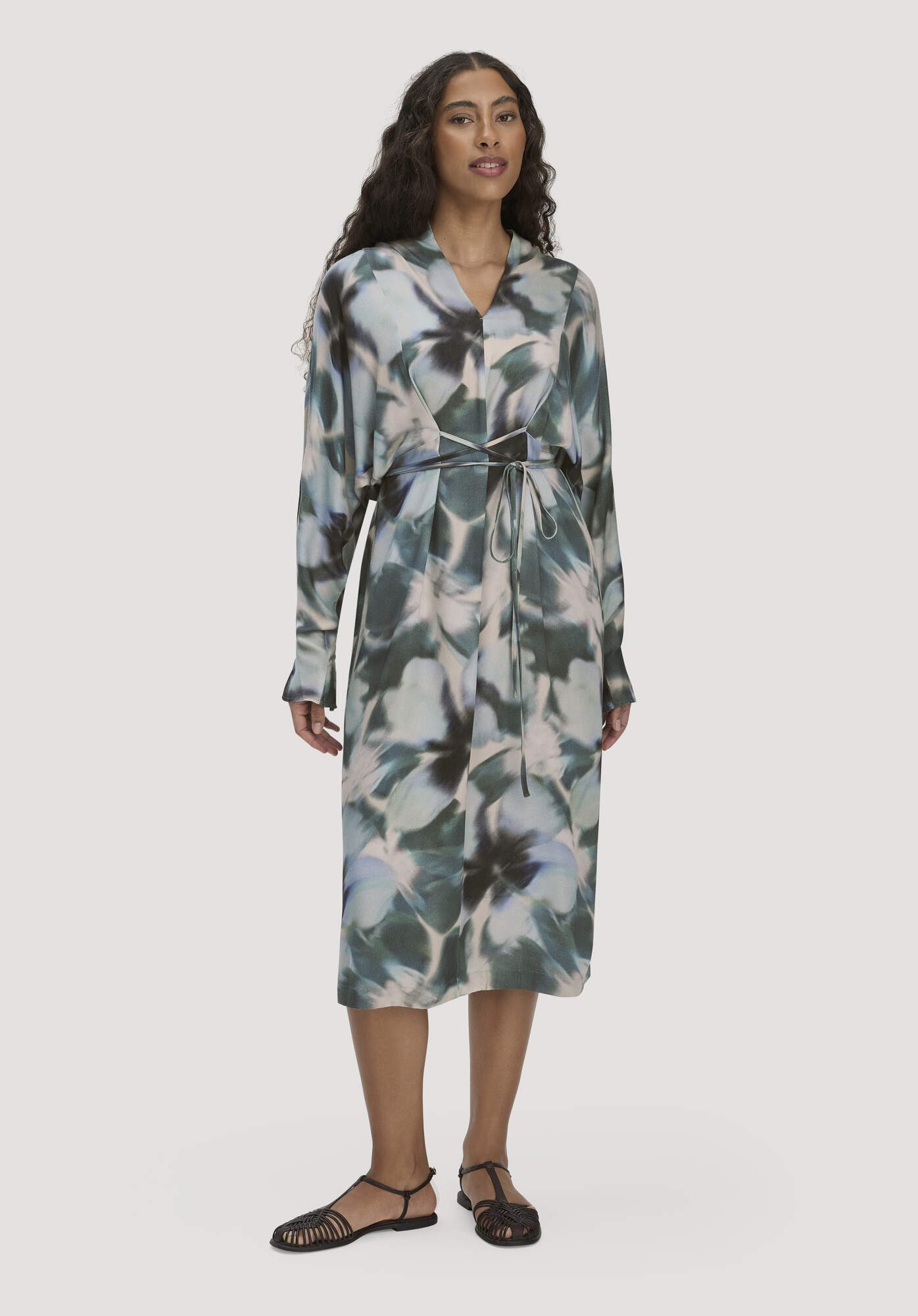 Hessnatur A-Linien-Kleid aus reiner LENZING™ ECOVERO™ Viskose (1-tlg) – Bild 2 von 5