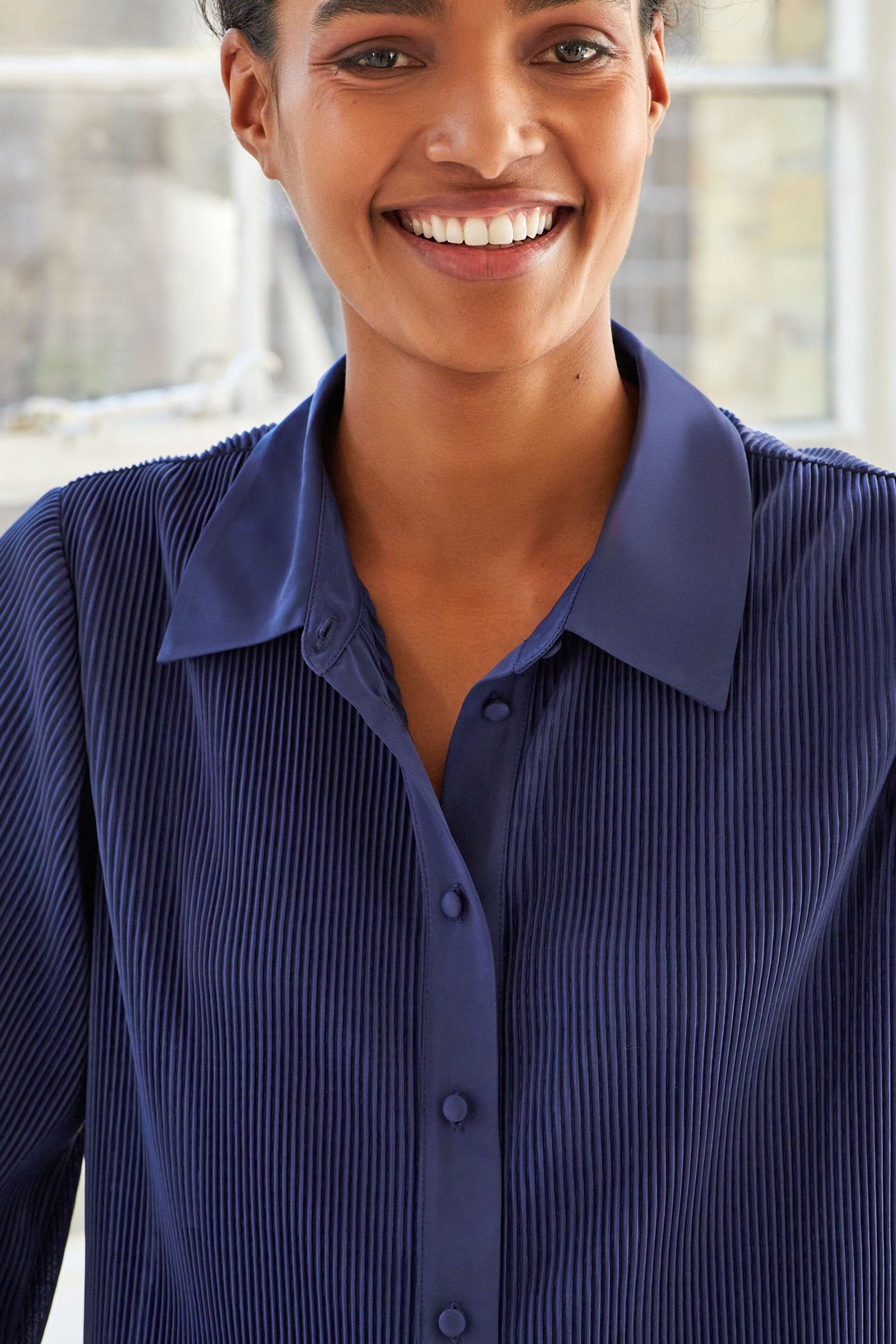 Next Plisseebluse Plissierte, durchgeknöpfte Langarmbluse (1-tlg)