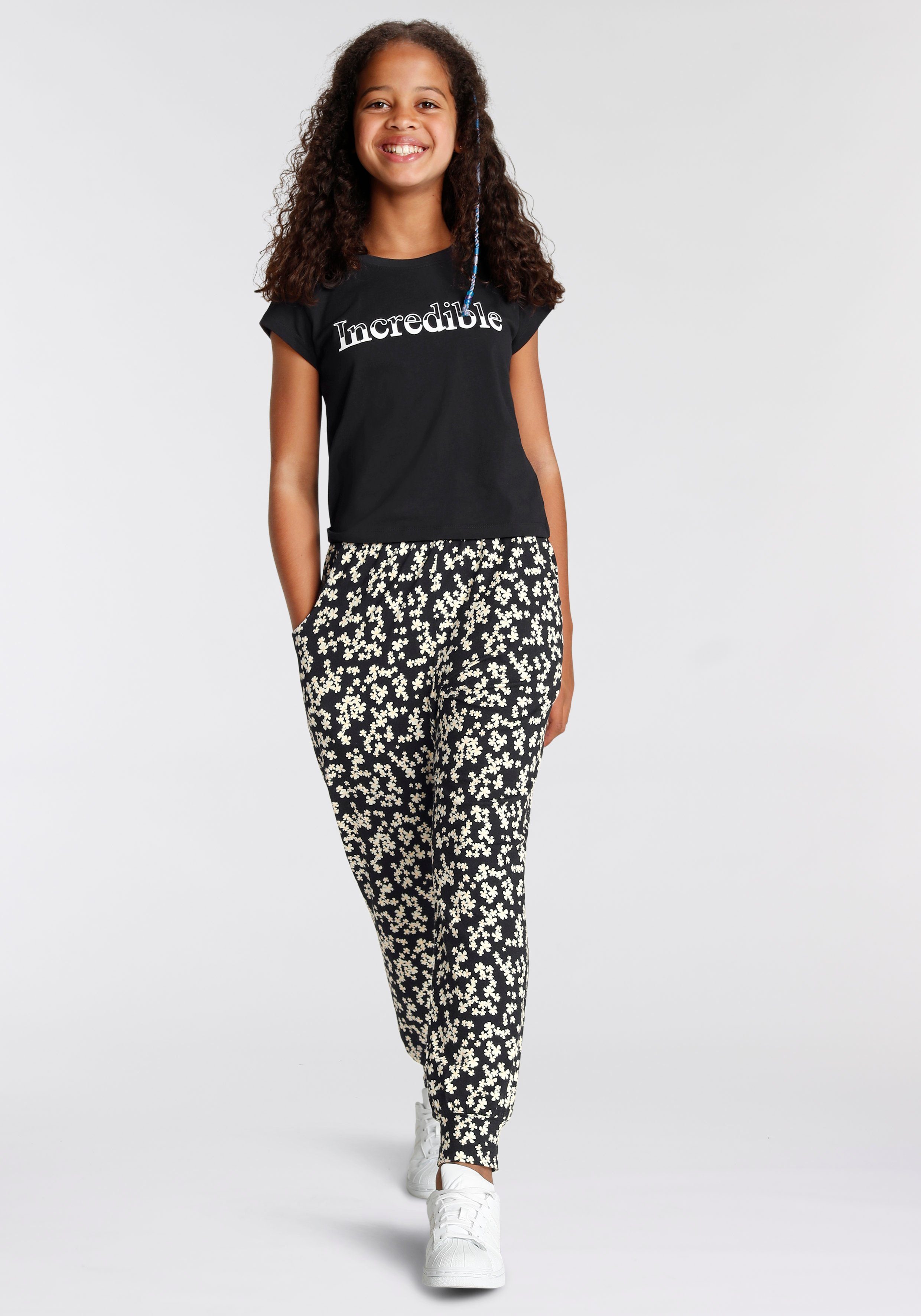 KIDSWORLD Haremshose Viskosehose allover gemustert mit Blumen bedruckt