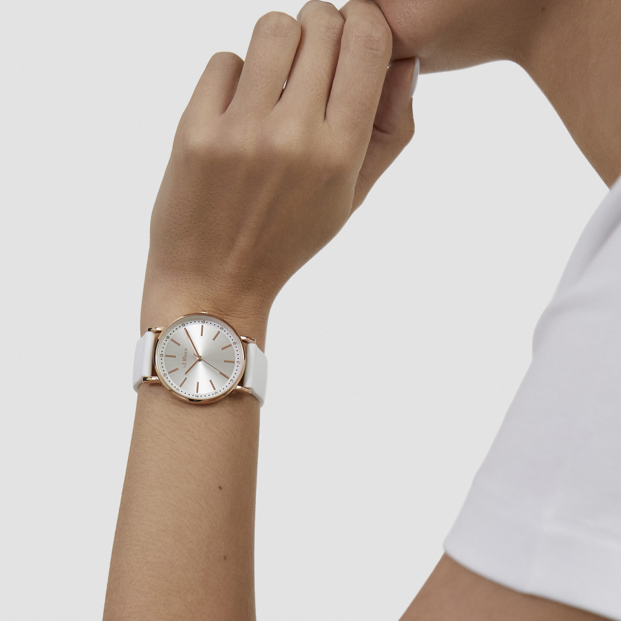 s.Oliver Quarzuhr klassisch mit funkelnden Steinen Silikon günstig online kaufen