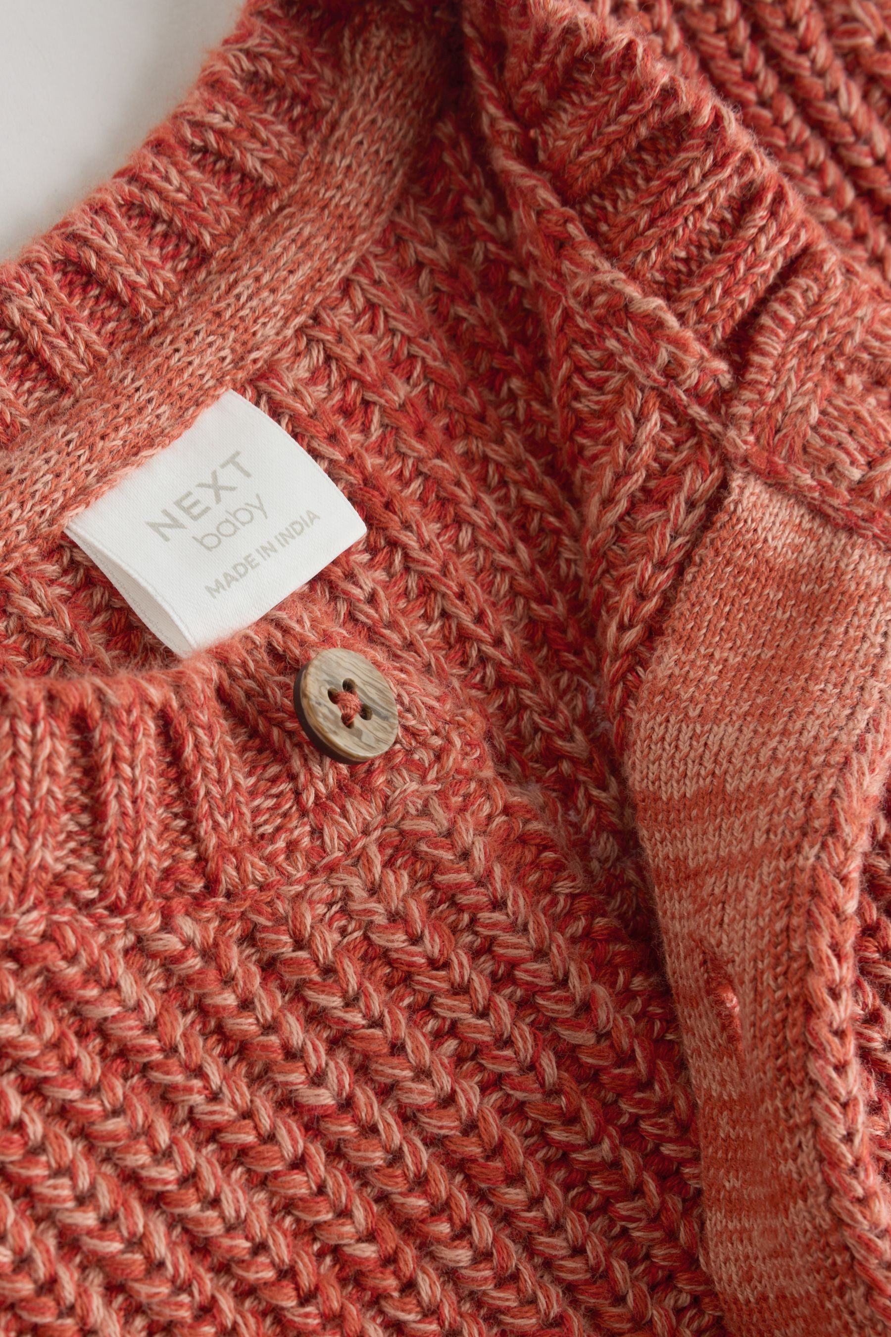 Next Strickjacke Baby-Strickjacke im Kürbis und Schriftzug (1-tlg) – Bild 4 von 5