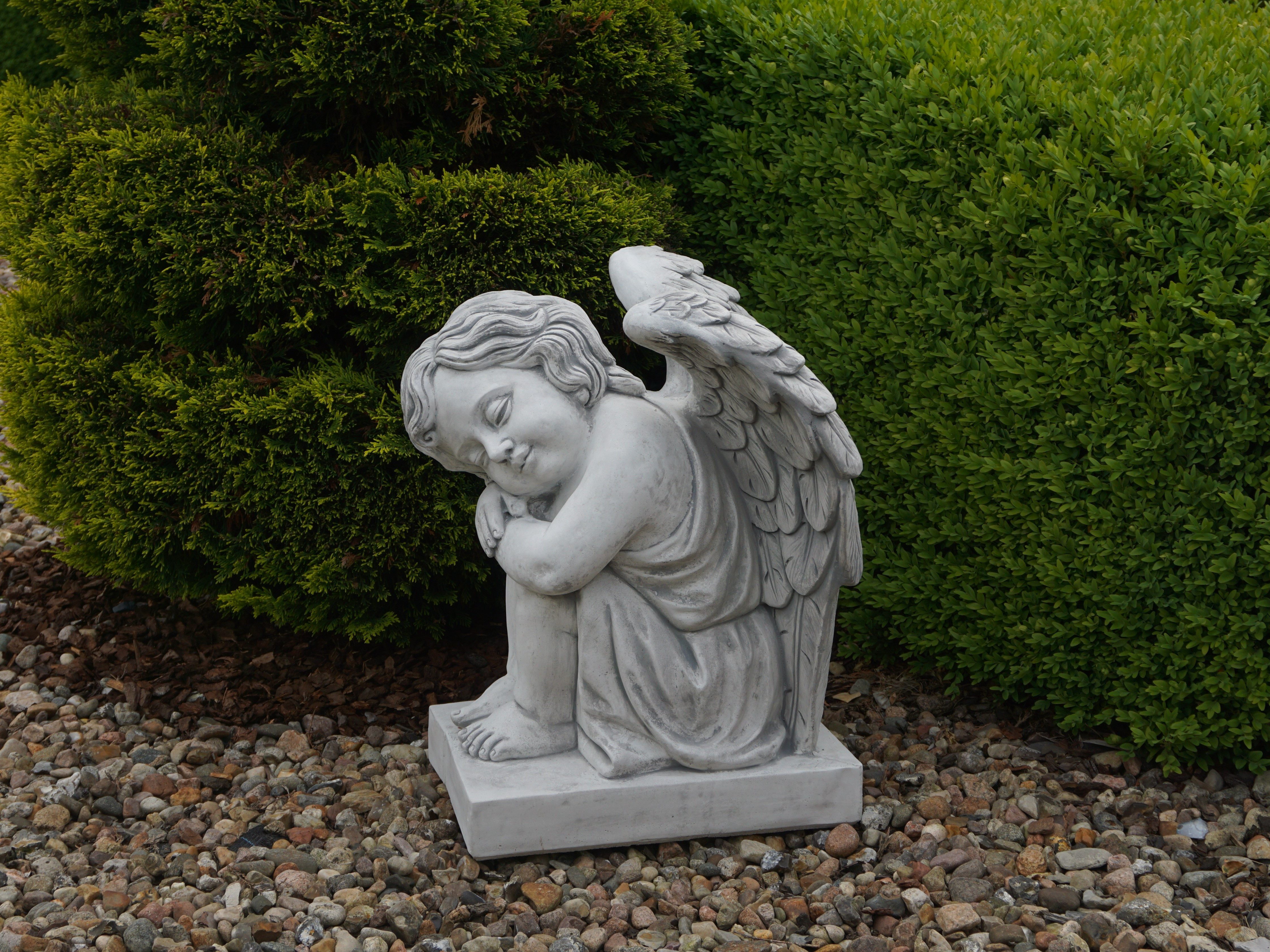 gartendekoparadies.de Gartenfigur Statue Engel auf Sockelplatte, Steinfigur H. 58 cm, 91 kg, Frostsicher
