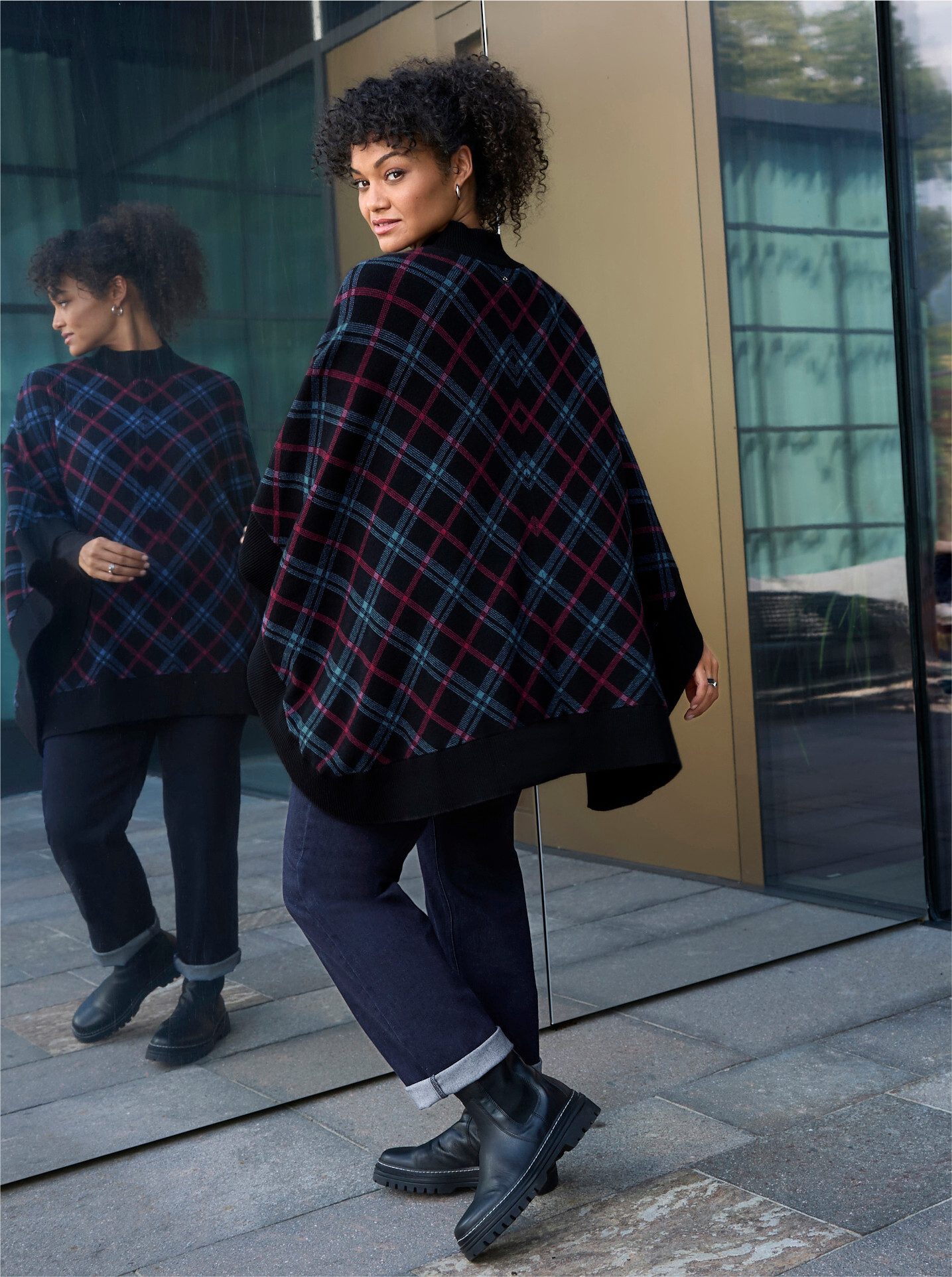 Sheego Strickponcho Strick-Cape Ärmellos Feinstrick Länge ca. 76 cm