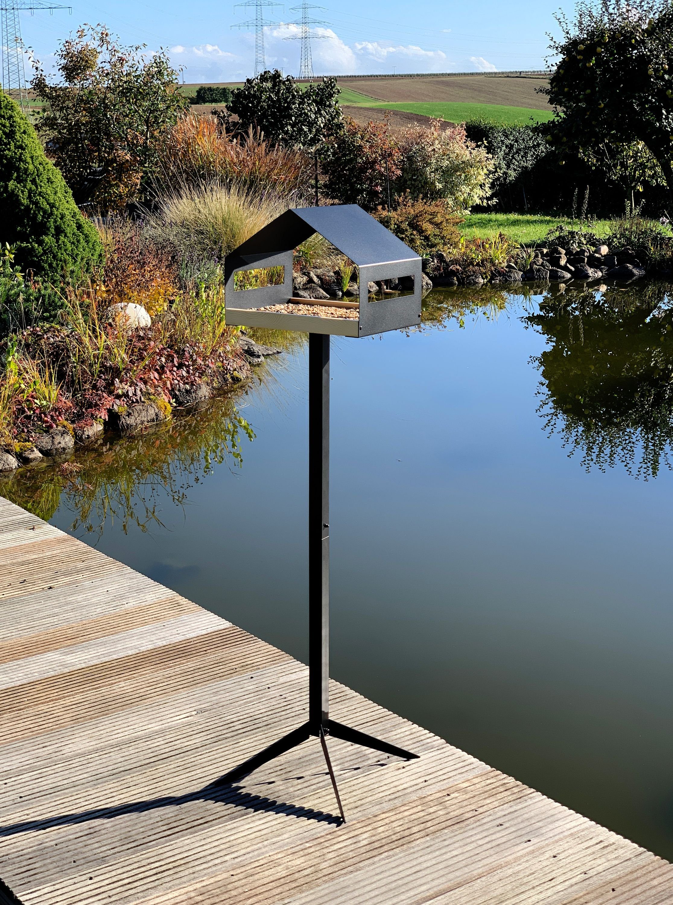 WONDERMAKE Vogelhaus Design Vogelfutterhaus mit Ständer aus Metall und