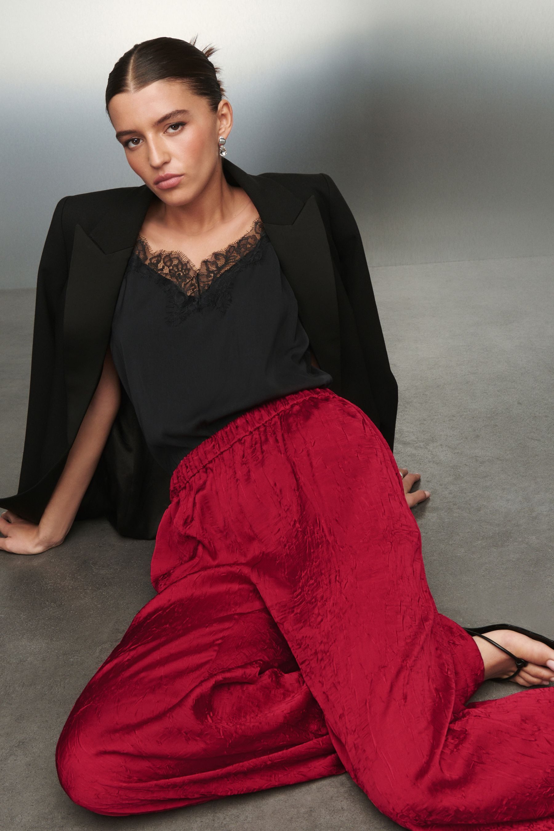 Next Dehnbund-Hose Satinhose mit weitem Bein in Knitteroptik (1-tlg)