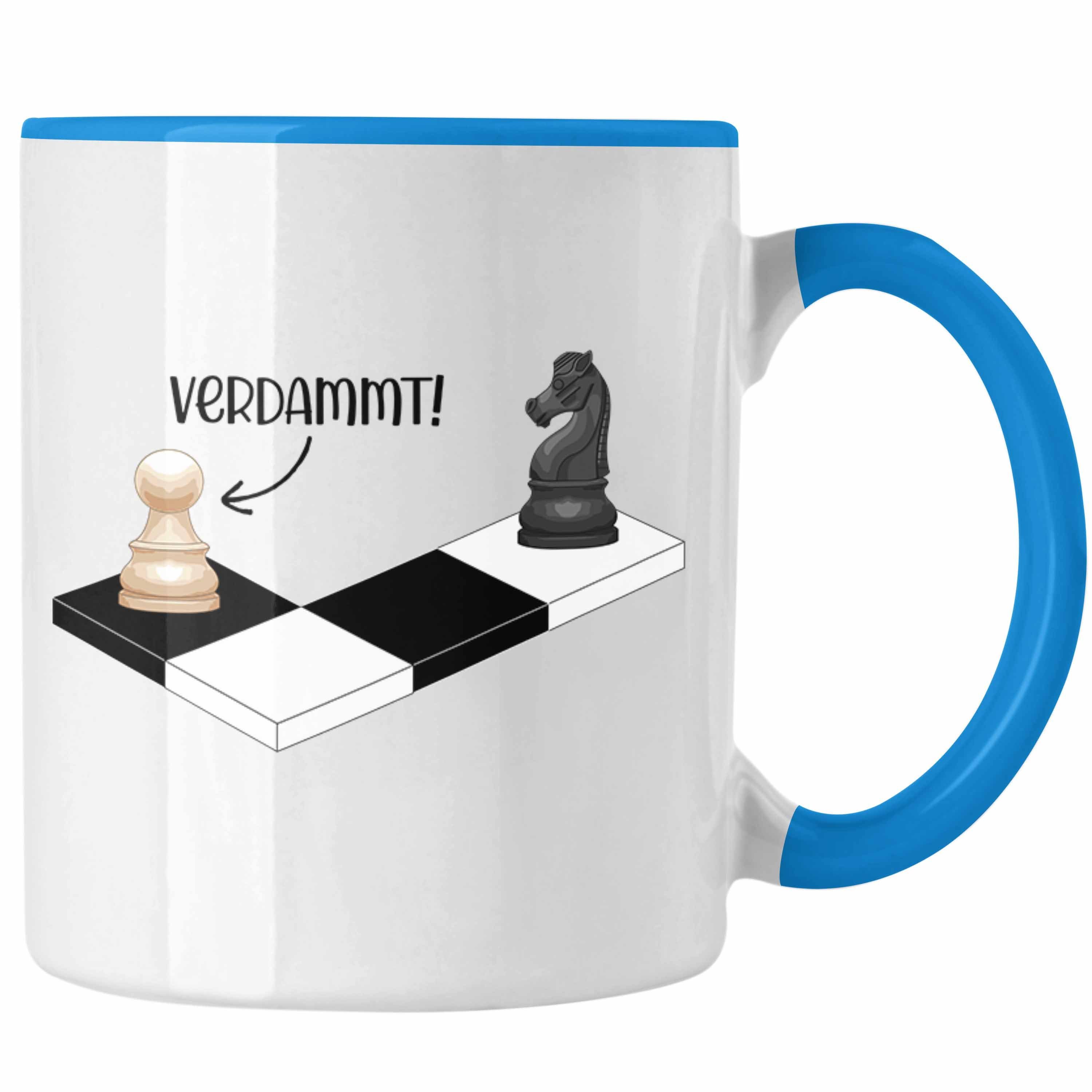 Trendation Tasse Trendation - Schach Geschenk Geschenkidee Schachspieler Tasse mit Schachfiguren Grafik Kaffeetasse Lustig Blau