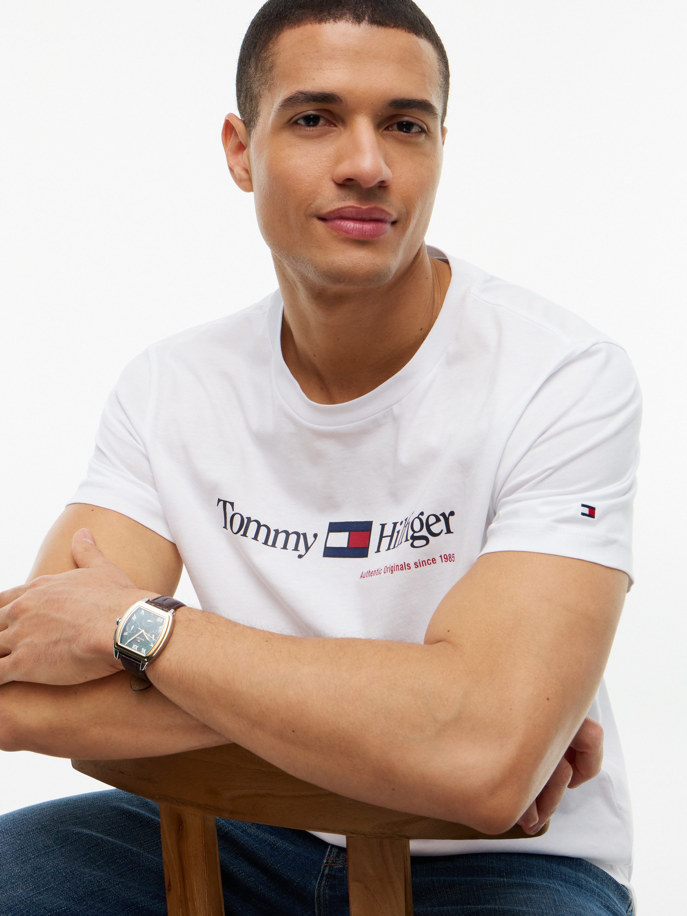 Tommy Hilfiger T-Shirt BRAND LOVE RWB GRAPHIC Auffälliger Frontprint mit Tommy Hilfiger Schriftzug, normale Passform – Bild 2 von 5
