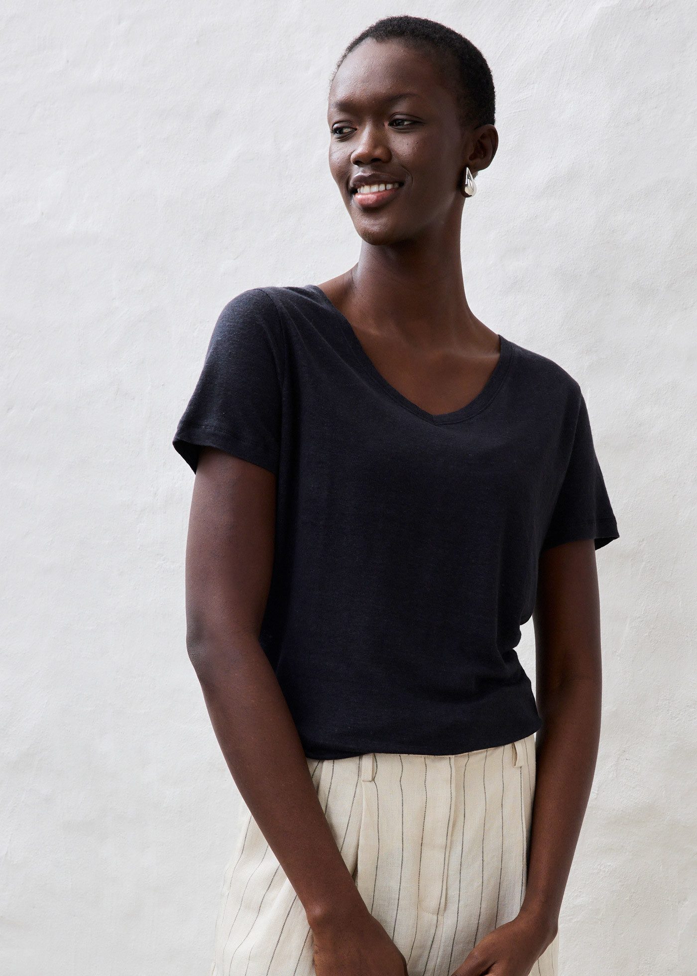 bonprix T-Shirt figurumspielende Passform, Kurzarm, V-Ausschnitt, aus Leine günstig online kaufen