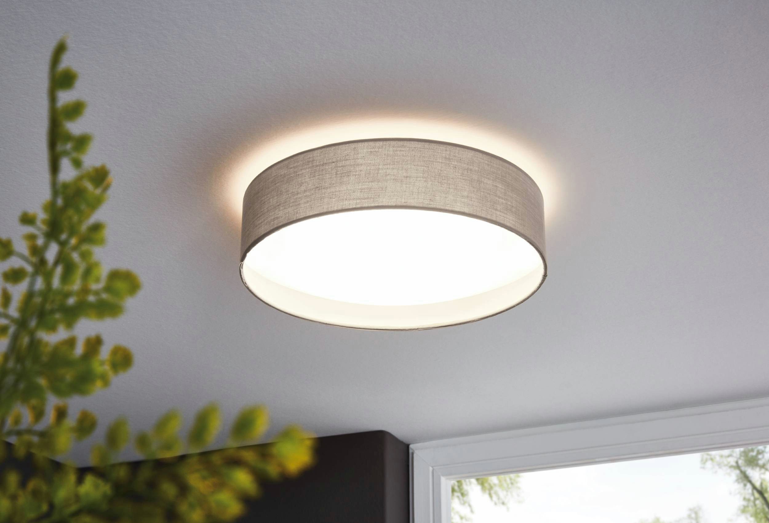 EGLO Deckenleuchte Pasteri Deckenlampe, Lampe Decke, Esszimmerlampe, Kunststoff und Stoff, LED fest integriert, Warmweiß, Textil Deckenleuchte, Wohnzimmerlampe, Farbe: Taupe, weiß, Ø: 32 cm