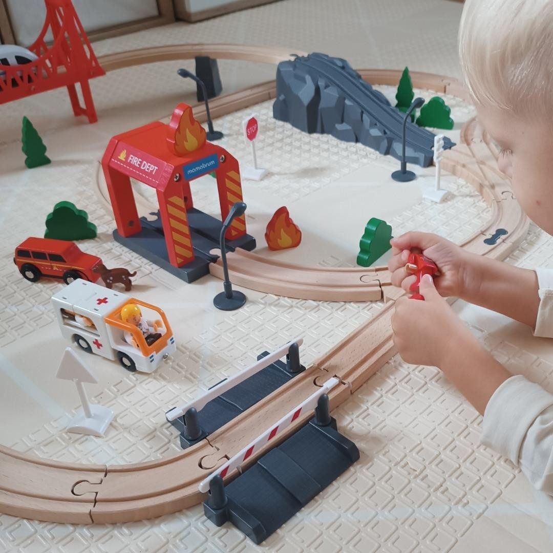 Mamabrum Spielzeugeisenbahn-Set Holzeisenbahn, batteriebetriebener Zug – Fe günstig online kaufen