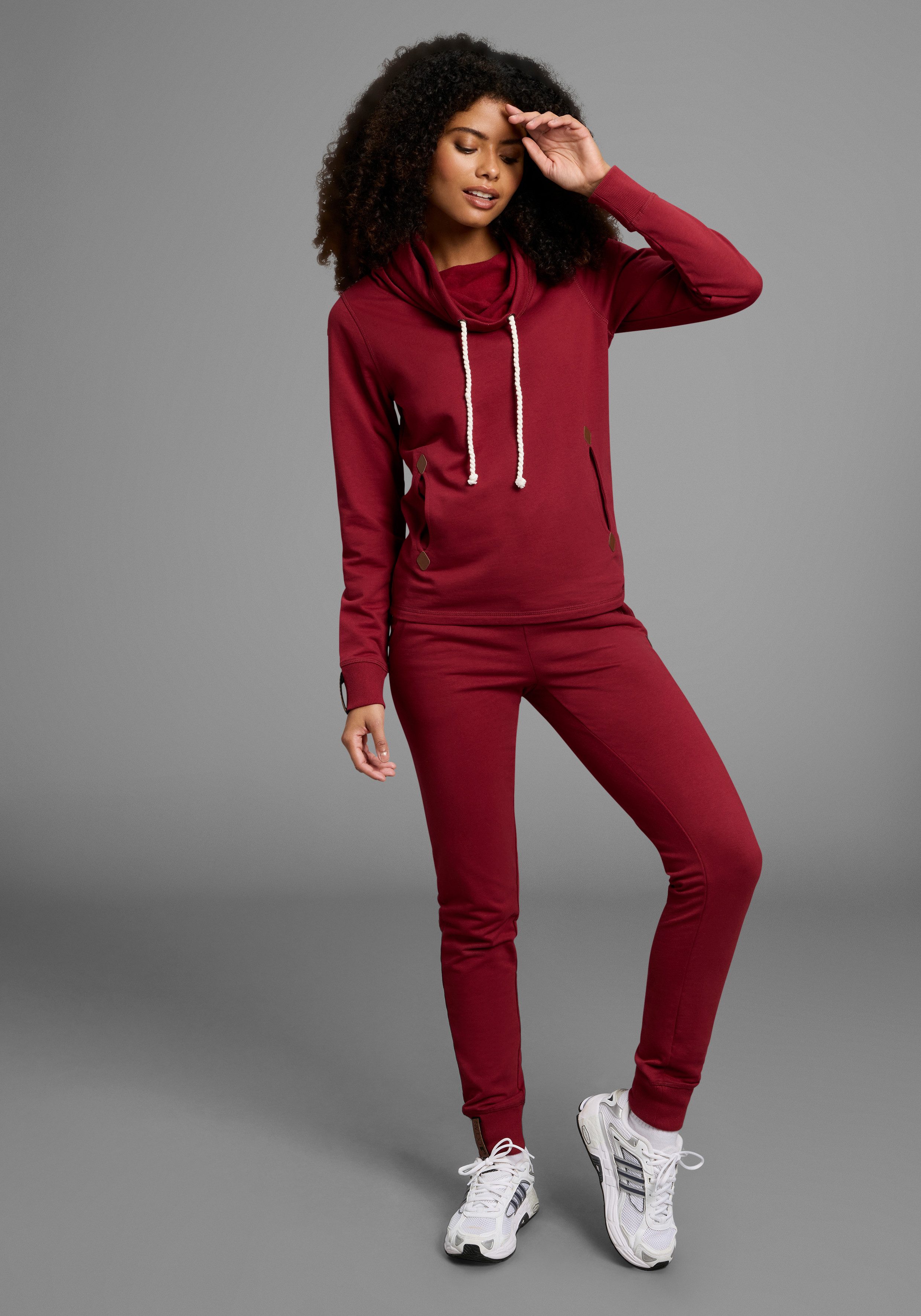 Ocean Sportswear Jogginganzug Essentials Joggingsuit (Set, 2-tlg), mit Lederimitat-Details – Bild 5 von 5