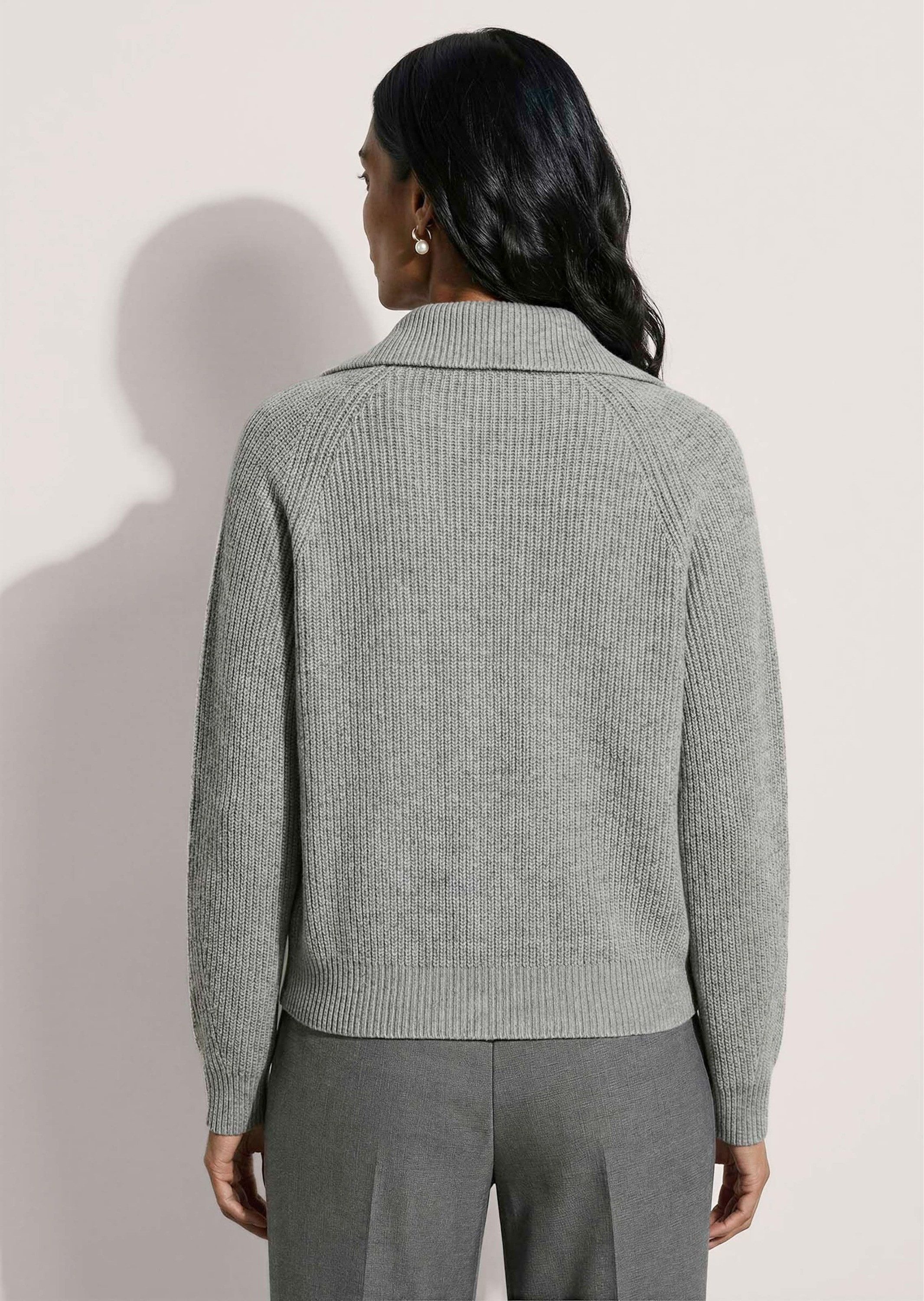 MADELEINE Strickjacke Blouson-Strickjacke mit 2-Wege-Zipper Umschlagkragen, praktische Pattentaschen & Rippbündchen