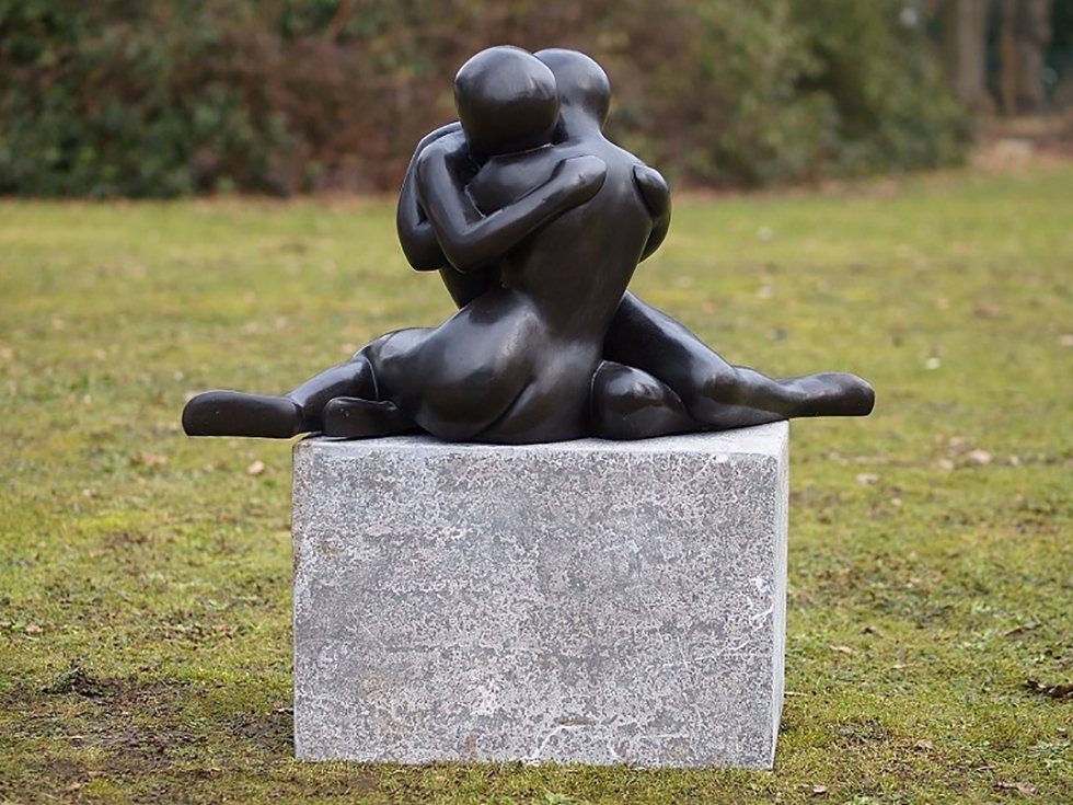 IDYL Gartenfigur IDYL Bronze-Skulptur Modernes Liebespaar, Bronze