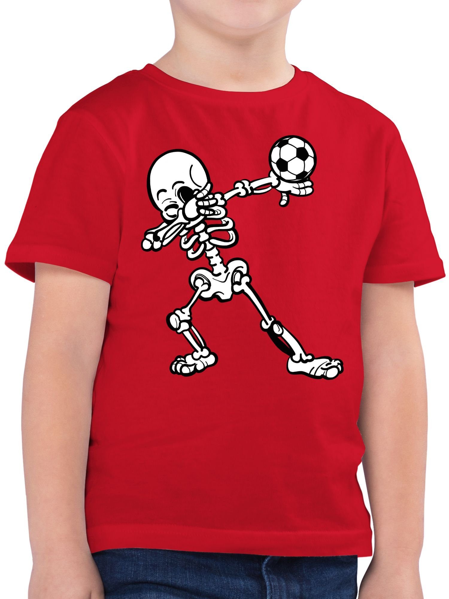 Shirtracer T-Shirt Dabbendes Skelett mit Fussball Kinder Sport Kleidung 1 Rot