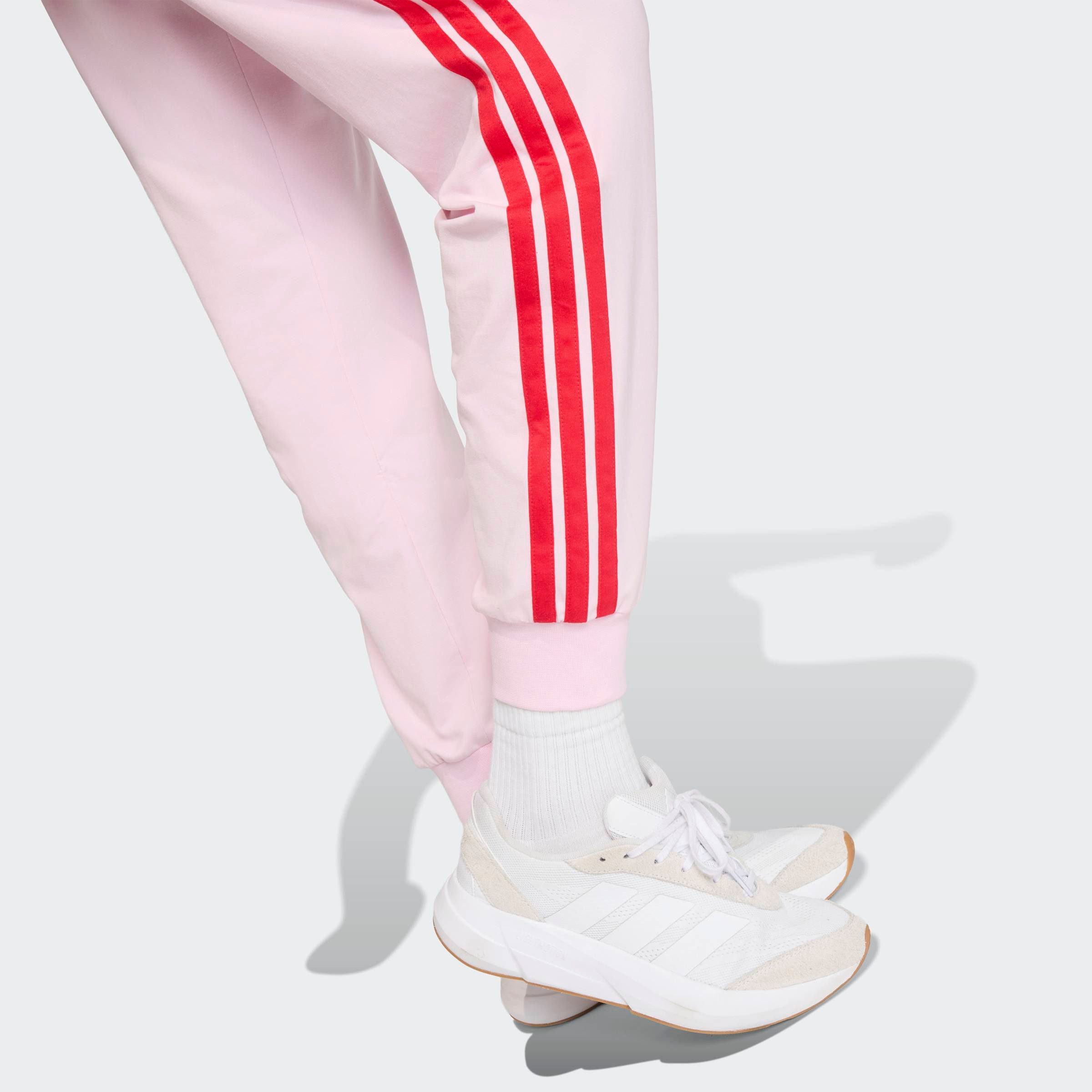 adidas Sportswear Sporthose W 3S SJ JOGGER mit lässigem Schnitt, schmal zulaufende Beinform, hoher Bund