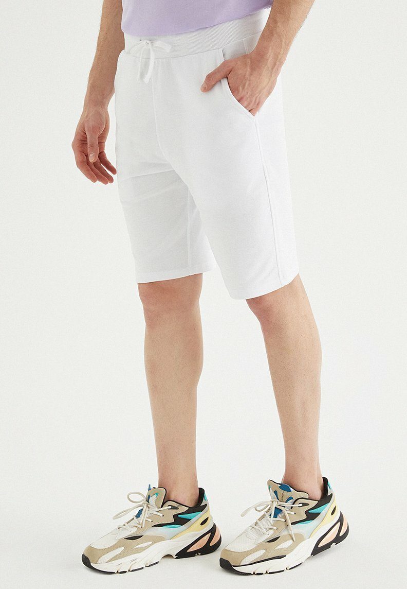 WESTMARK LONDON Shorts SHORTS CORE White (1-tlg)