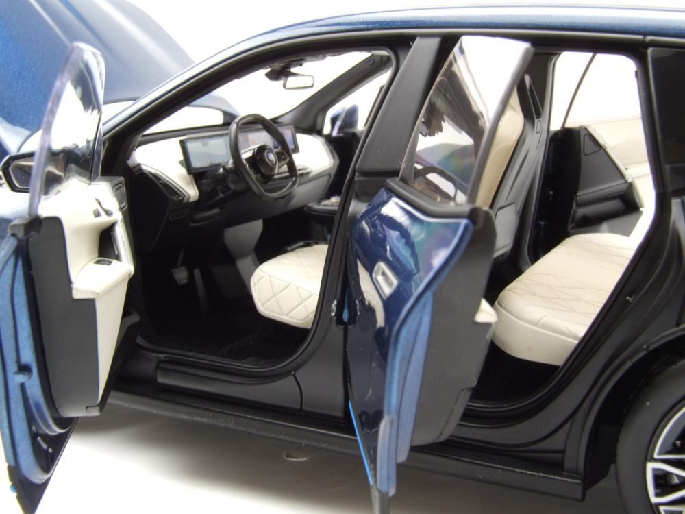 Minichamps Modellauto BMW iX 2022 blau metallic, Maßstab 1:18