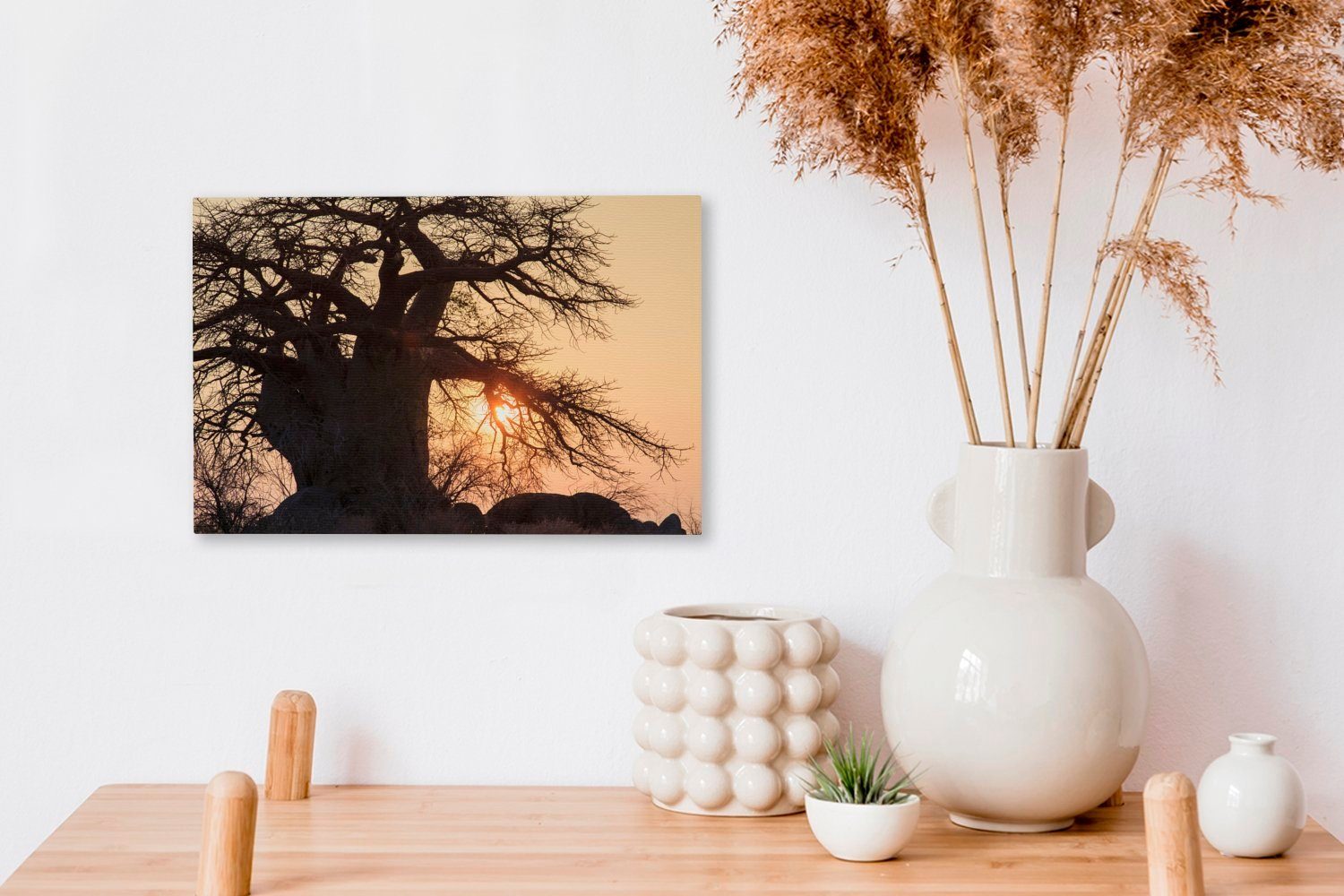 OneMillionCanvasses® Leinwandbild Großer Baobab-Baum bei Wandbild 30x20 Sonnenuntergang Leinwandbilder, St), Wanddeko, cm im Makgadikgadi Pans Aufhängefertig, (1 National