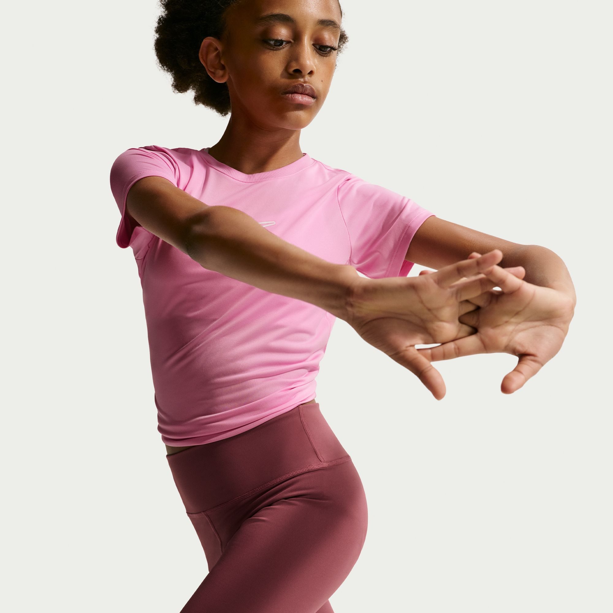 Nike Shorts Nike One Big Kids' (Girls) Dri-FIT 5" Biker Shorts weiches, elastisches Material, schweißableitende Technologie