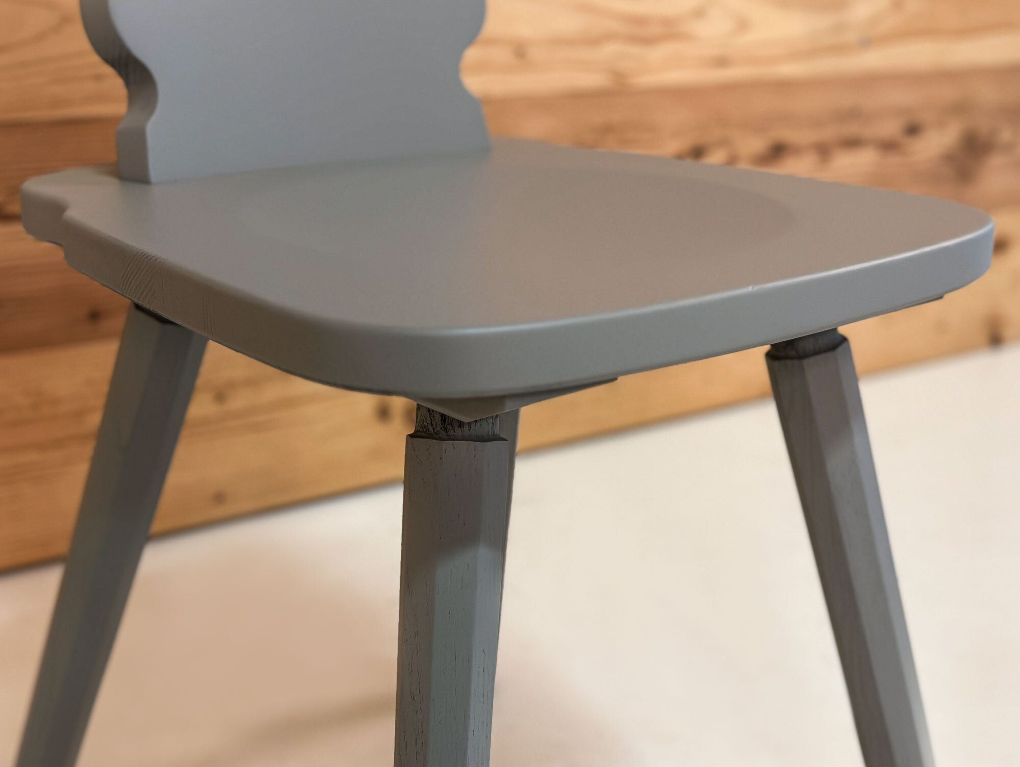 Moebel-Eins Esszimmerstuhl, VALERIO Stuhl, lackiert Fichte grau Massivholz, Material