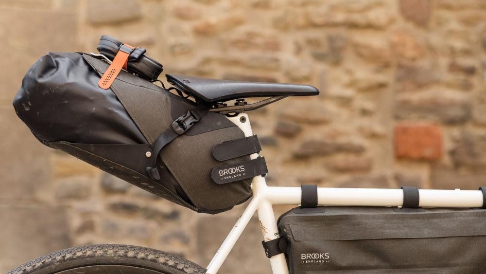 BROOKS ENGLAND Fahrradtasche BROOKS Scape Seat Bag Mud Green - wasserdichte Bikepacking-Satteltasch