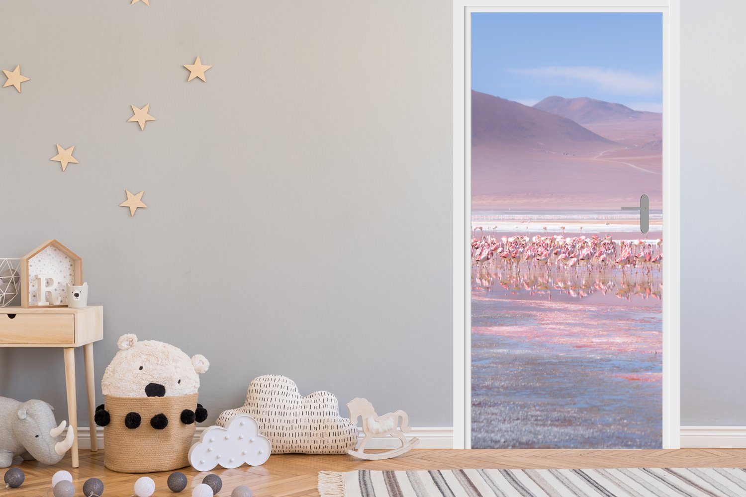 MuchoWow Türtapete Eine große Gruppe in St), blauen Türaufkleber, Flamingos cm von bedruckt, (1 Tür, Landschaft, und einer 75x205 rosa Fototapete Matt, für