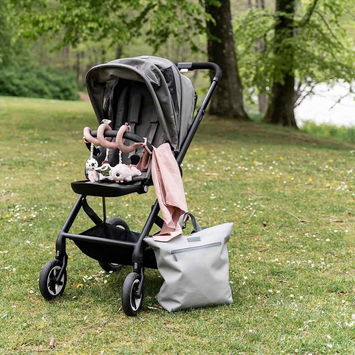 Done by Deer Greifspielzeug Activity Spirale Sea friends Rosa Greifling Beißring Lernspiel