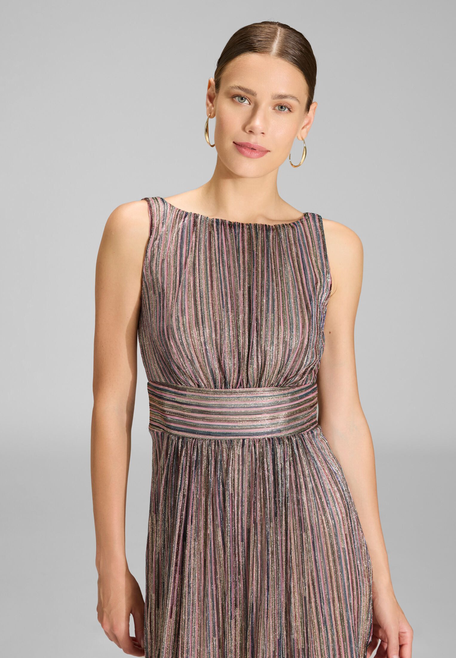 SWING Cocktailkleid - Cocktailkleid aus Plissee Taillierter Schnitt mit ausgestelltem Rockteil