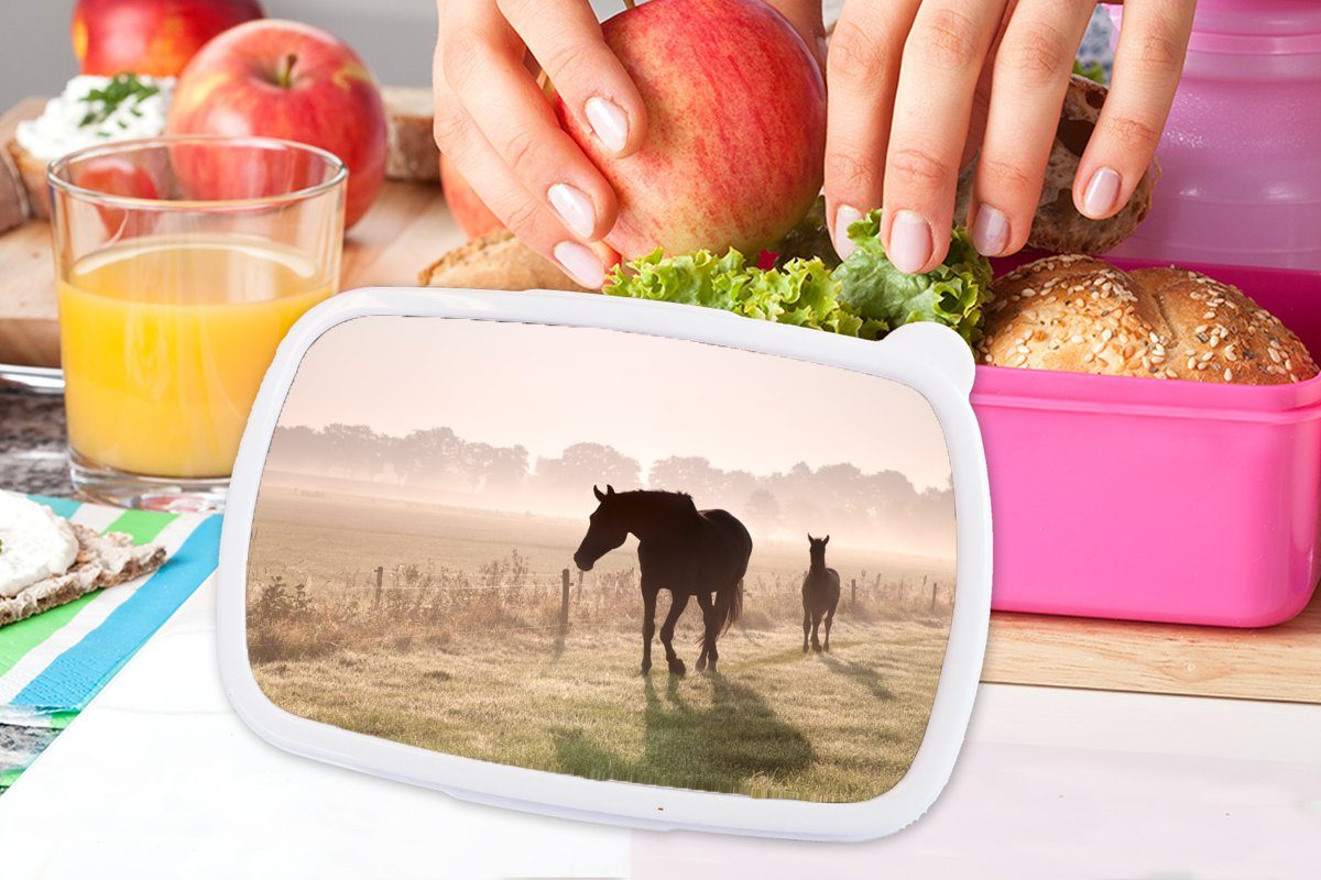 MuchoWow Lunchbox Snackbox, - rosa Kunststoff, - Silhouette, Brotbox Nebel Pferde (2-tlg), Brotdose Erwachsene, Kinder, Kunststoff Mädchen, für