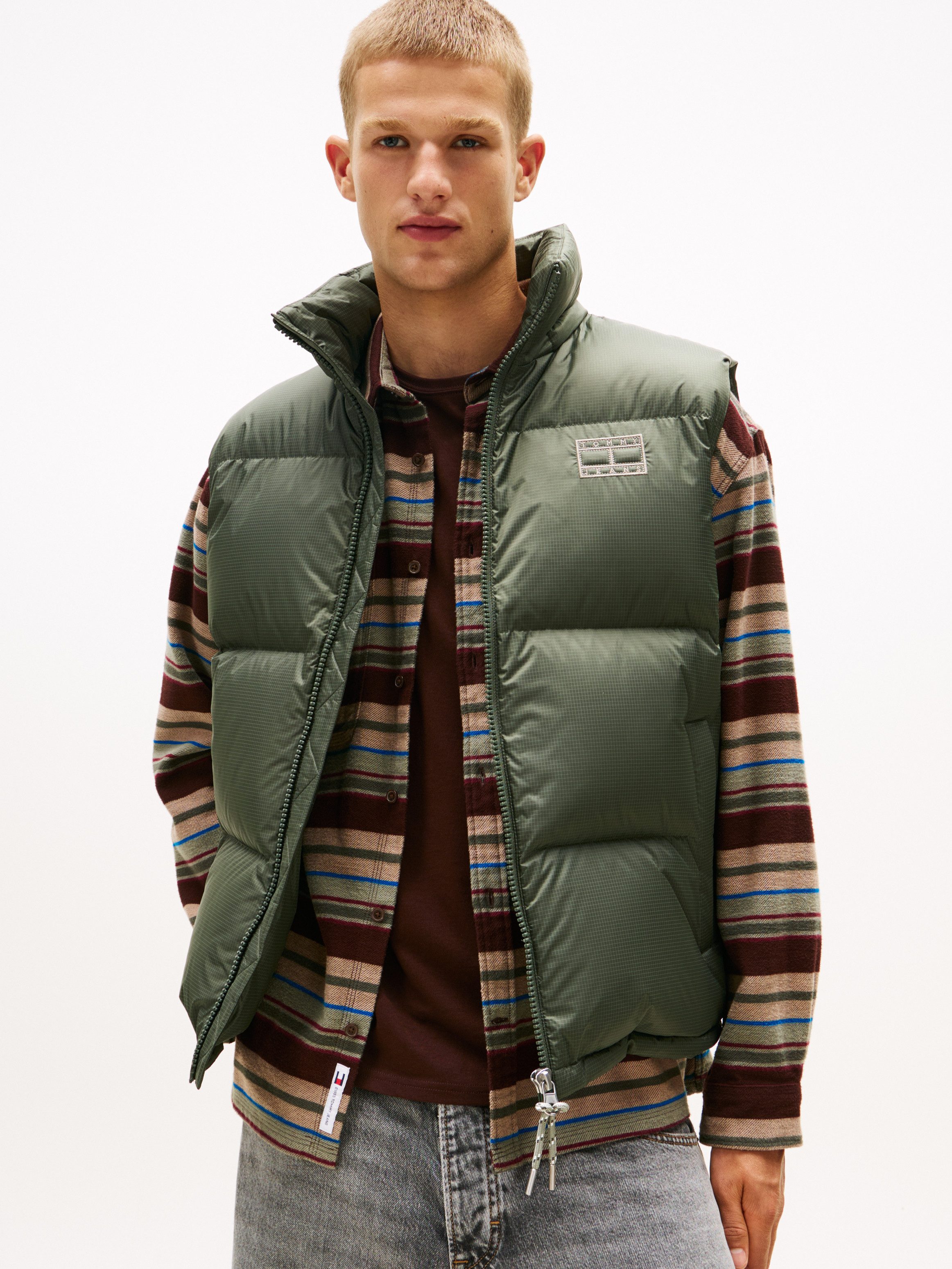Tommy Jeans Steppweste ALASKA DOWN VEST Regular fit mit abnehmbarer Kapuze günstig online kaufen